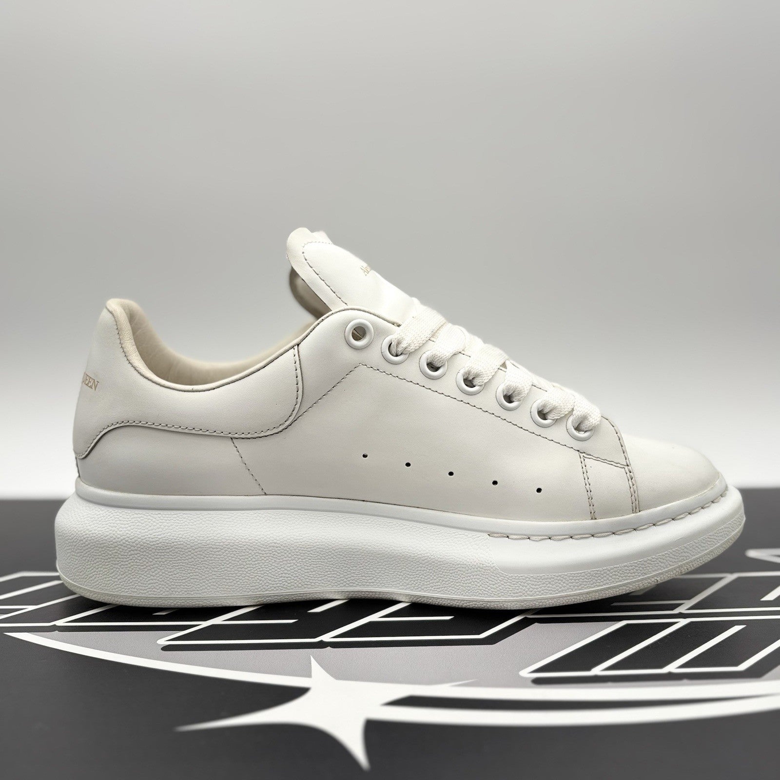 Size 42.5 (9.5 US) Alexander McQueen Oversized ‘ White ' | GOOD COND!