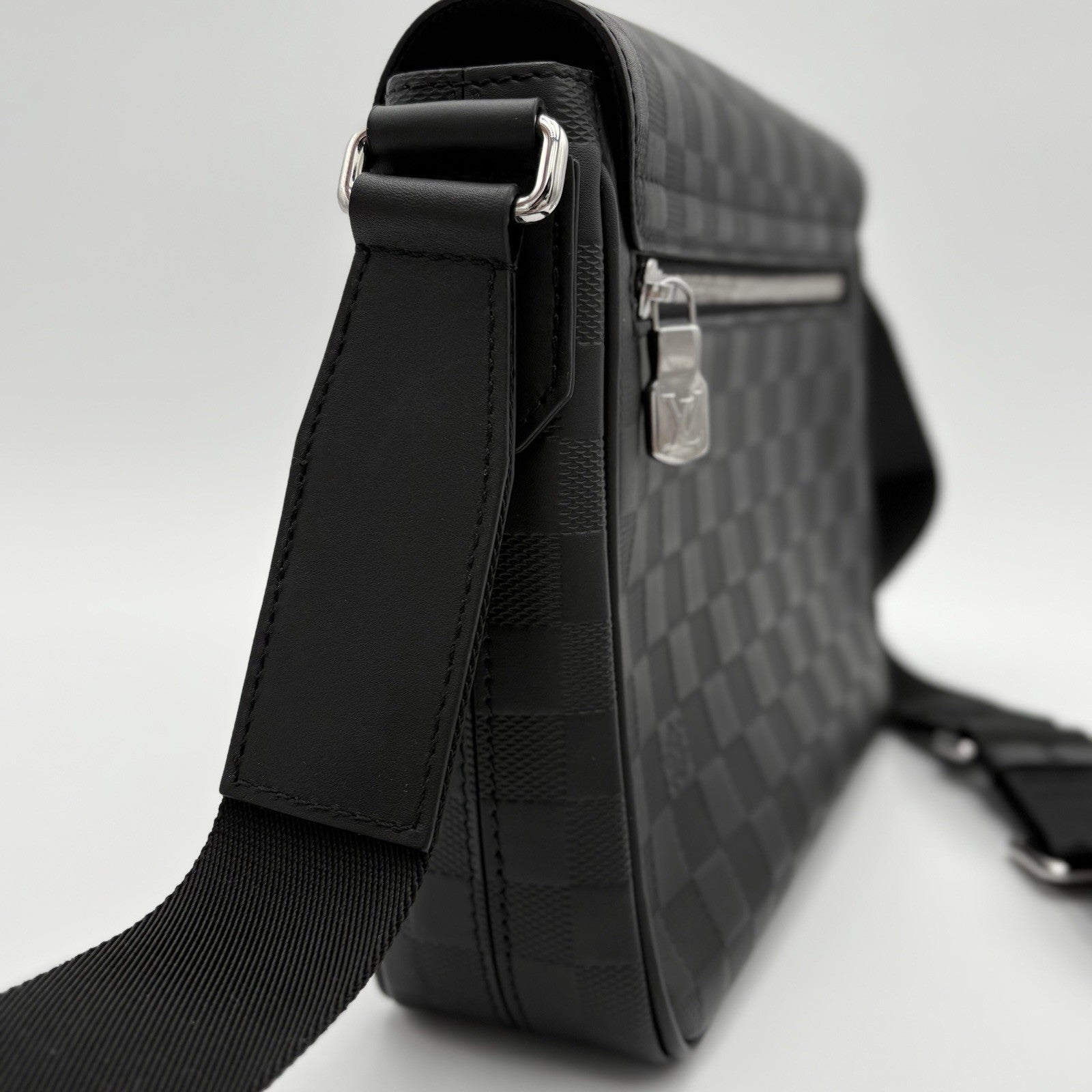 Louis Vuitton District PM Infini Messenger Bag ' Black ' | PRISTINE CONDITION!