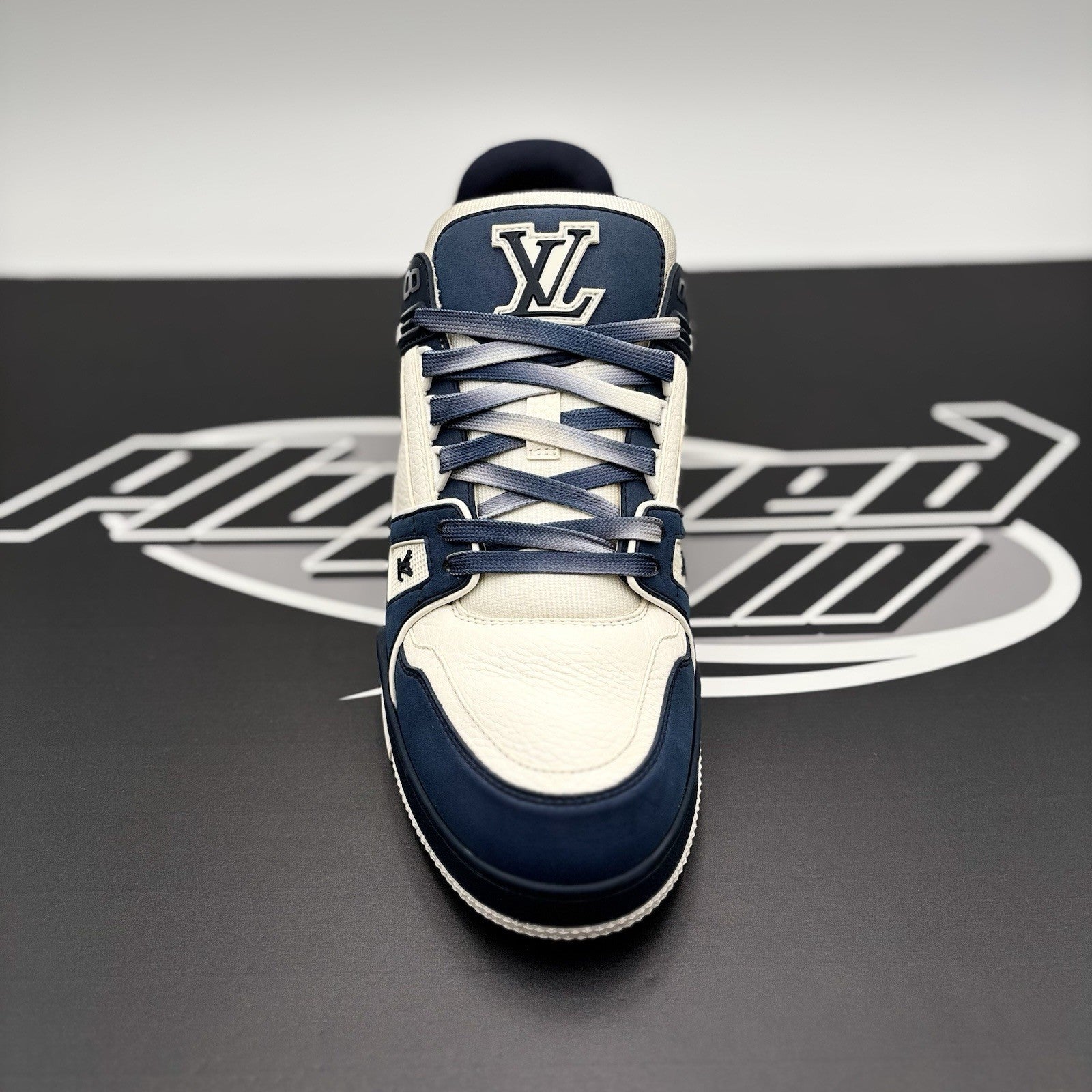 Size 6 LV (7-7.5 US ) Louis Vuitton Trainer ' White, Navy ' | GREAT CONDITION!