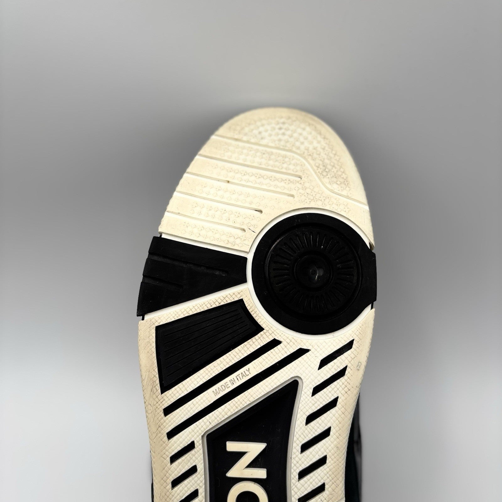 Size 8.5 LV (9.5-10 US) Louis Vuitton Skate ' Black White '
