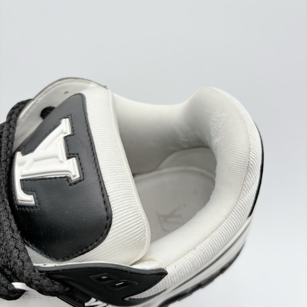 Size 10 LV (11-11.5 US) - Louis Vuitton Maxi ' Black White ' | GREAT CONDITION!