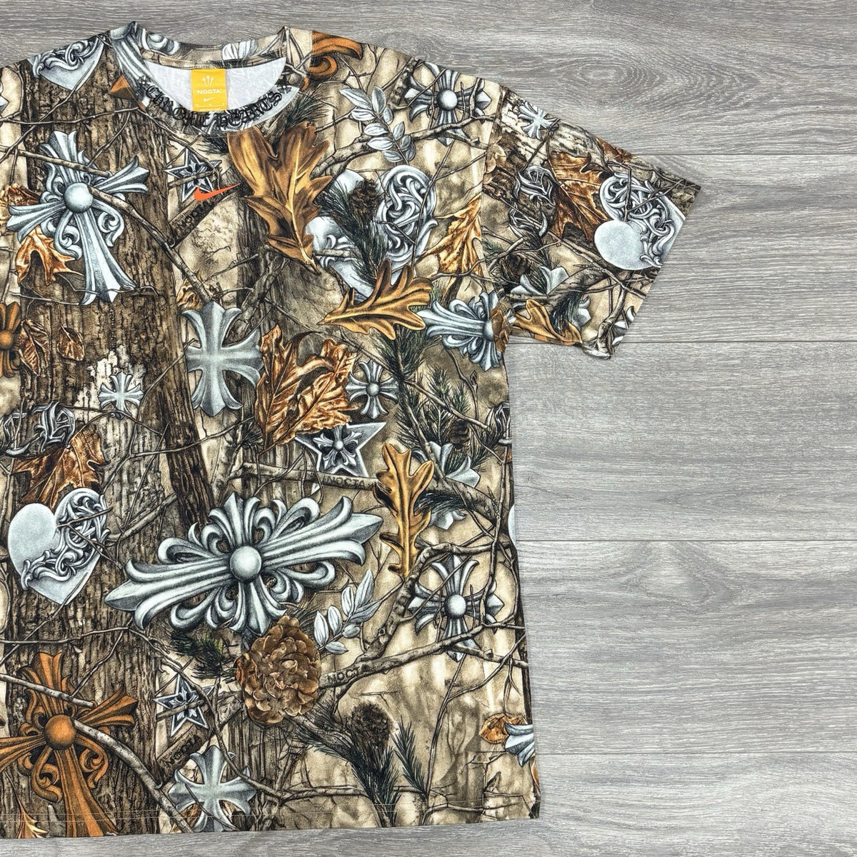 x Nike Nocta Realtree Horseshoe Logo T-Shirt — photo 4