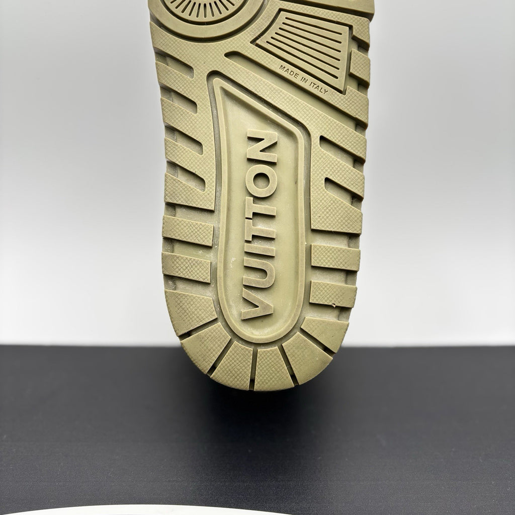Size 12 LV (13-13.5 US) - Louis Vuitton Maxi ' Damoflage ' | GREAT CONDITION!