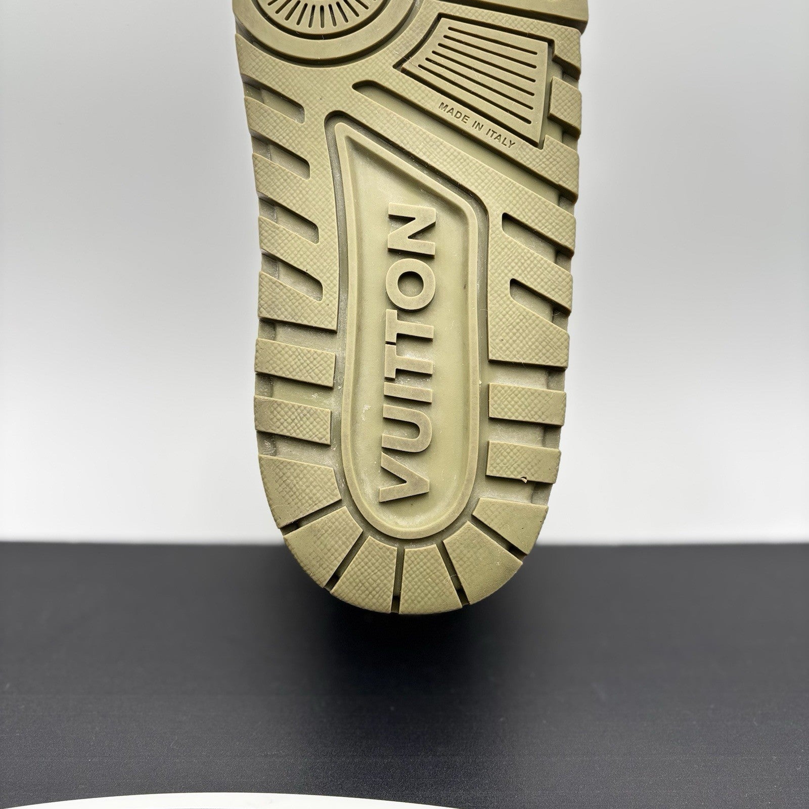 Size 12 LV (13-13.5 US) - Louis Vuitton Maxi ' Damoflage ' | GREAT CONDITION!