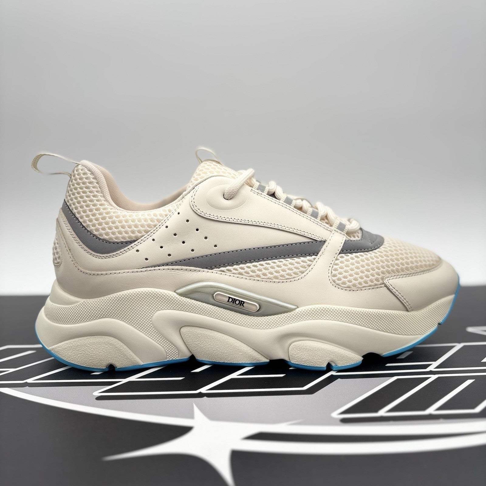 Size 43 (10 US) - Dior B22 Sneaker ' Cream, Light Blue ' | SUPER CLEAN!