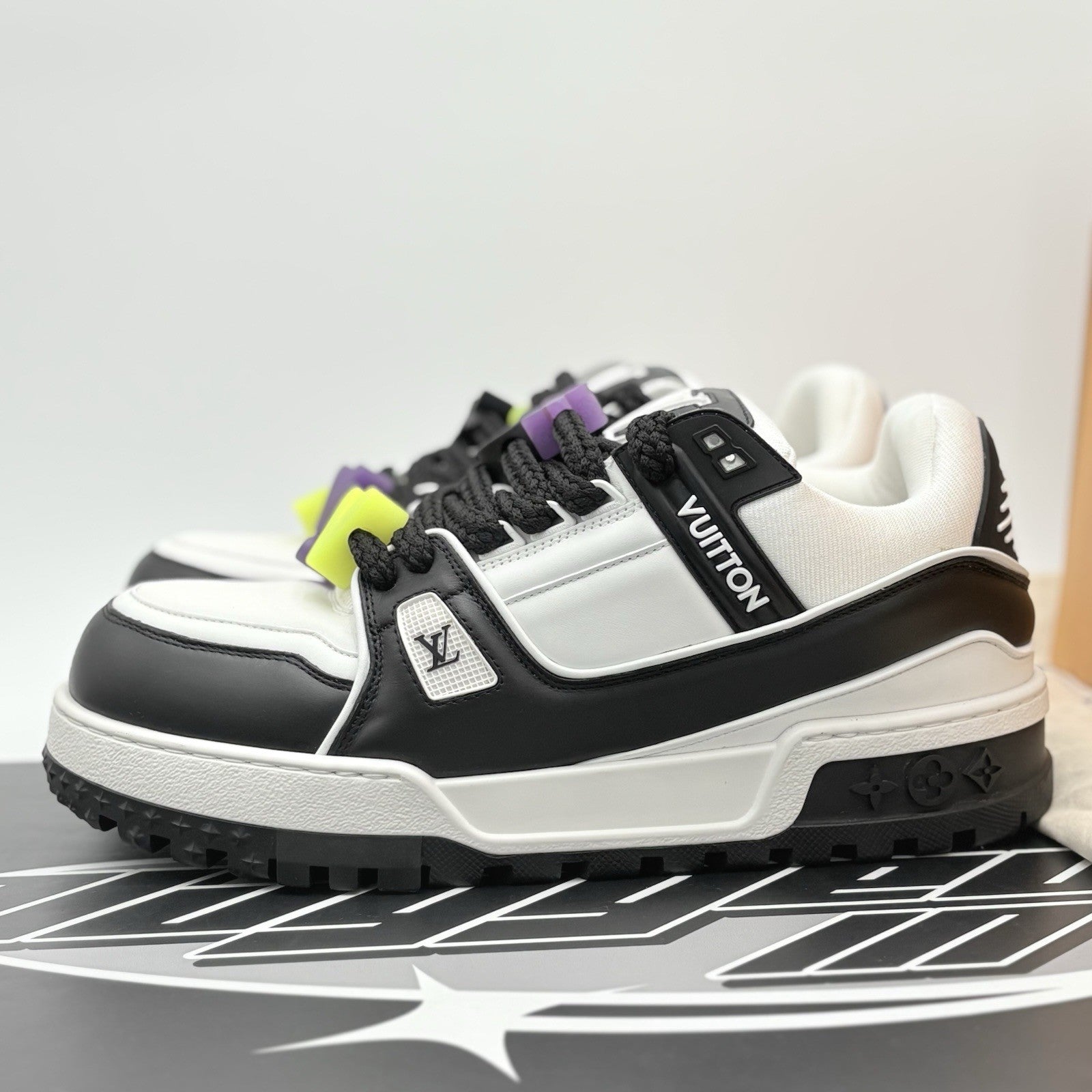Size 9 LV (10-10.5 US) - Louis Vuitton Maxi ' Black White ' | EXCELLENT!