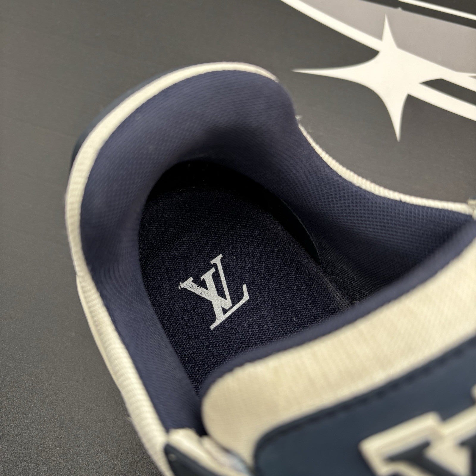 Size 6 LV (7-7.5 US ) Louis Vuitton Trainer ' White, Navy ' | GREAT CONDITION!