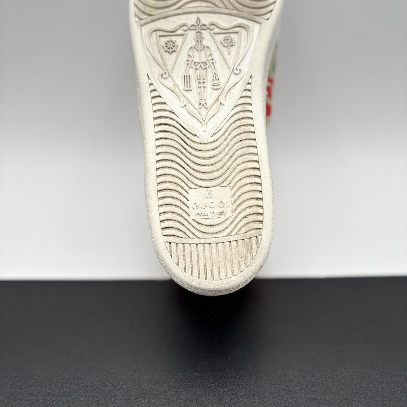 Size 38.5 (7 W US) - Gucci Ace Web 'Interlocking G - White Red Green ‘ | GOOD!