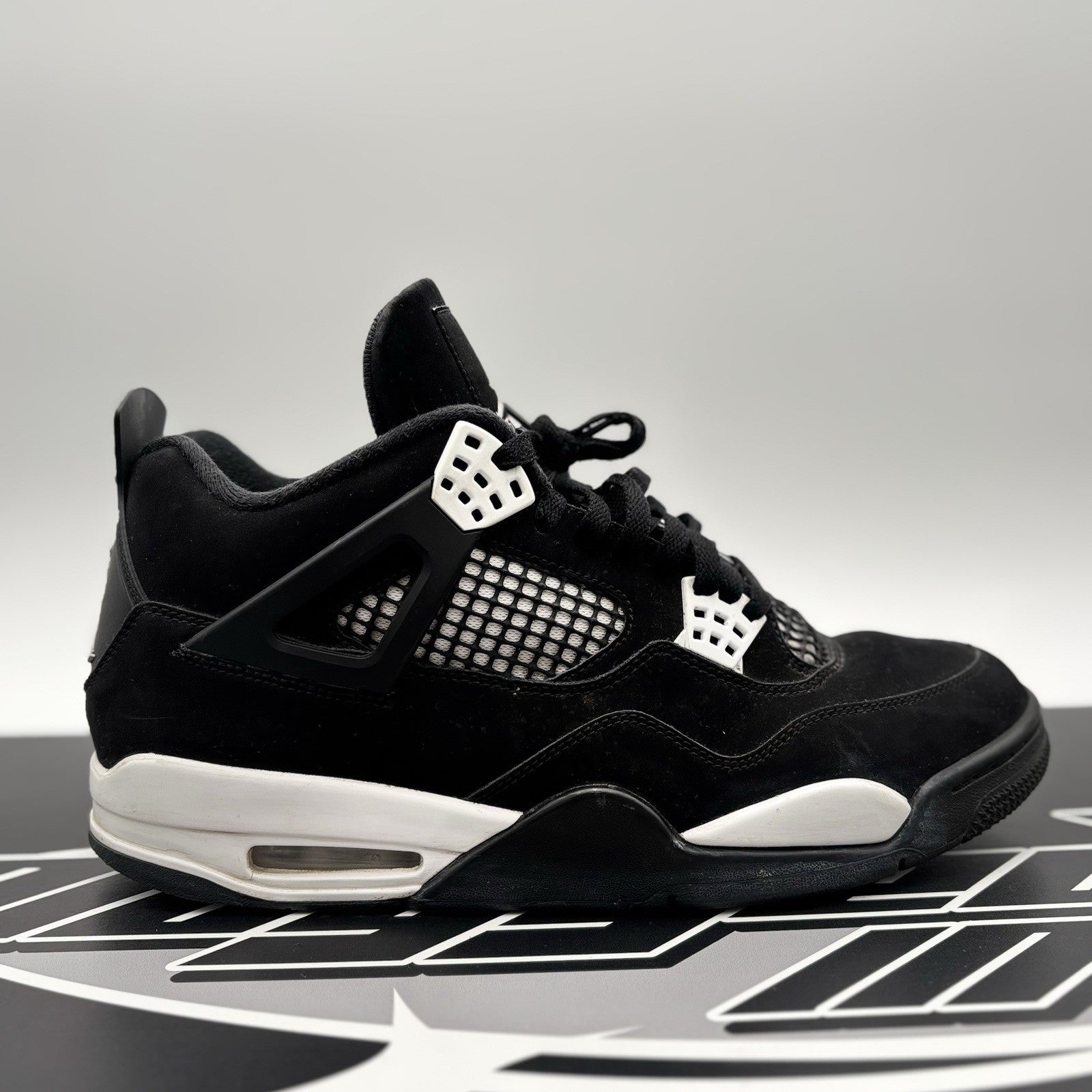 Size 10.5 - Air Jordan 4 Retro White Thunder | GOOD CONDITION!