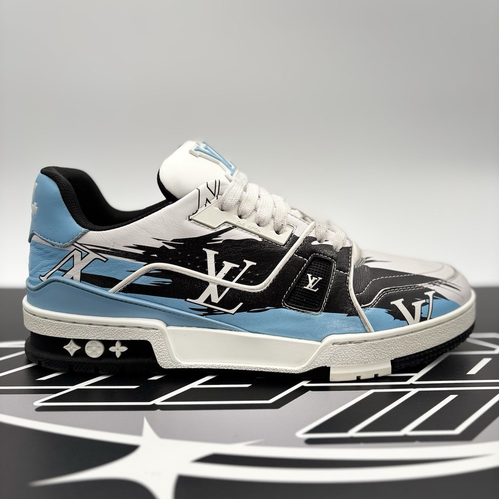 Size 8 LV (9-9.5 US) - Louis Vuitton Trainer #54 ' Graphic Print ' | GOOD COND!