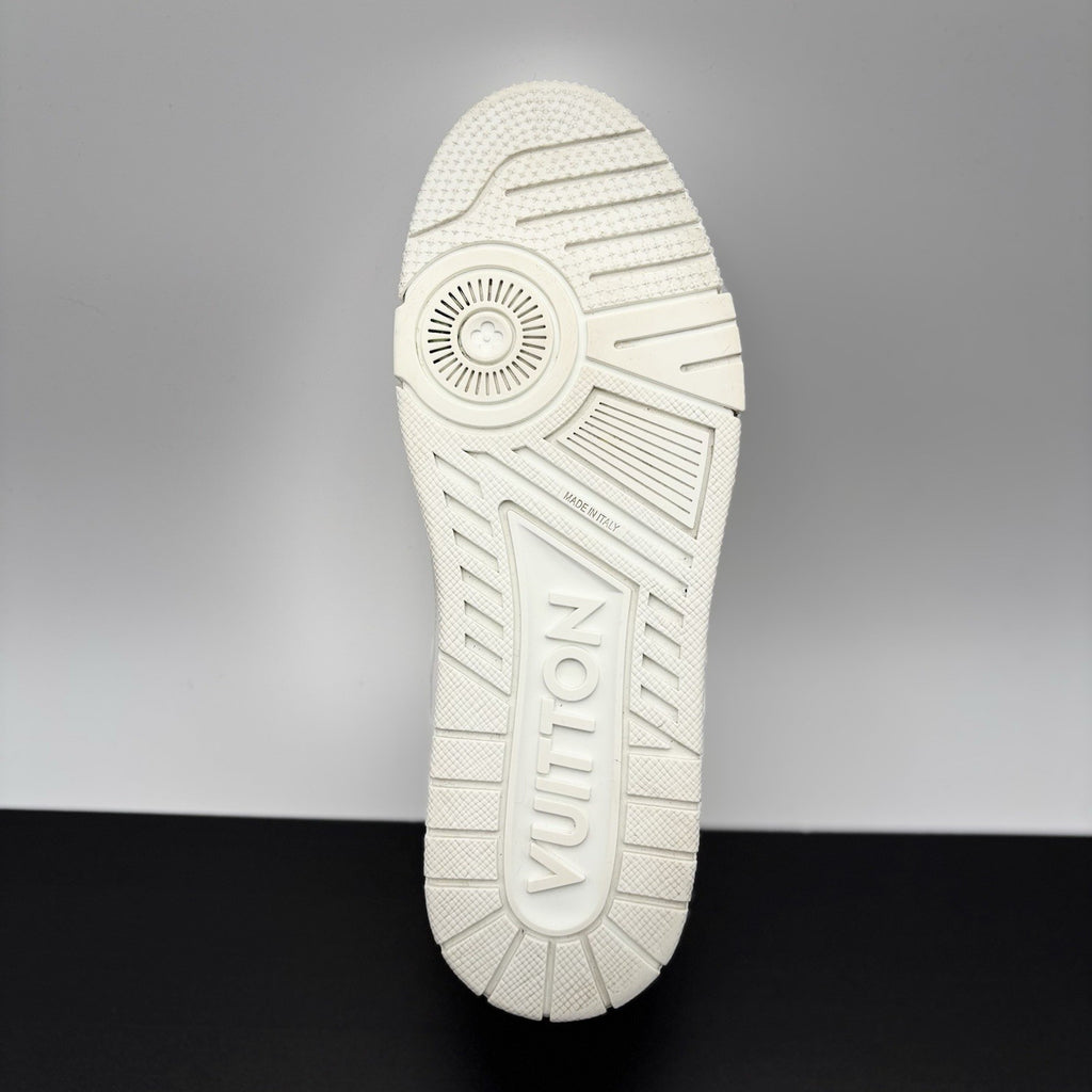 Size 7 LV (8-8.5 US) - Louis Vuitton Trainer ' White ' | EXCELLENT CONDITION!