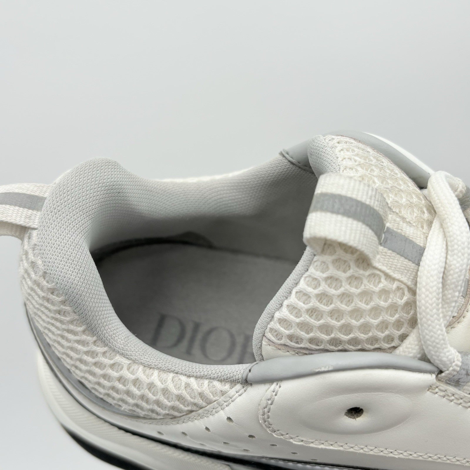 Size 42 (9 US) - Dior B22 Sneaker ' White Black ' | GOOD CONDITION!