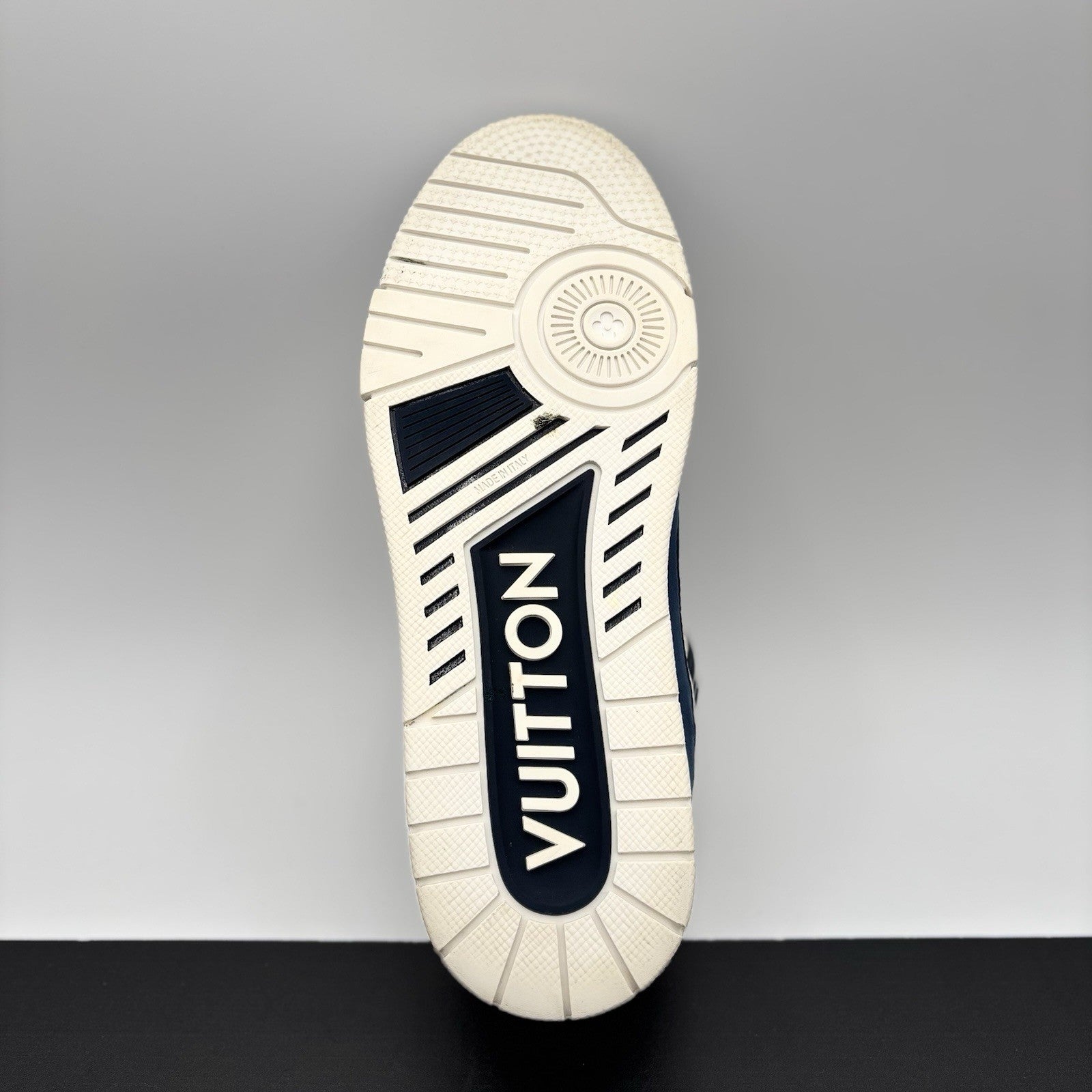 Size 6 LV (7-7.5 US ) Louis Vuitton Trainer ' White, Navy ' | GREAT CONDITION!
