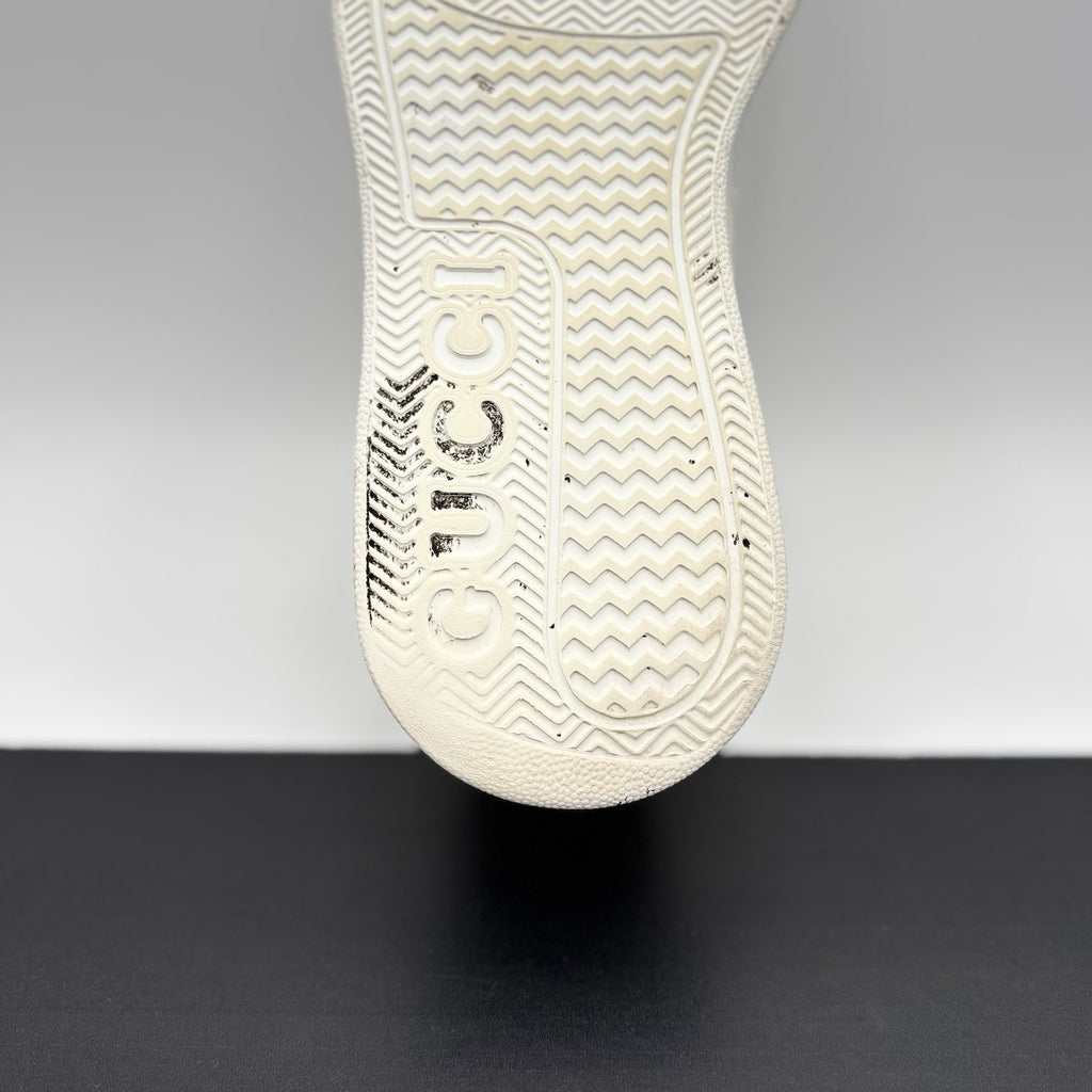 Size 8G (8.5 US) - Gucci GG Embossed ' White Leather ' | GOOD CONDITION!