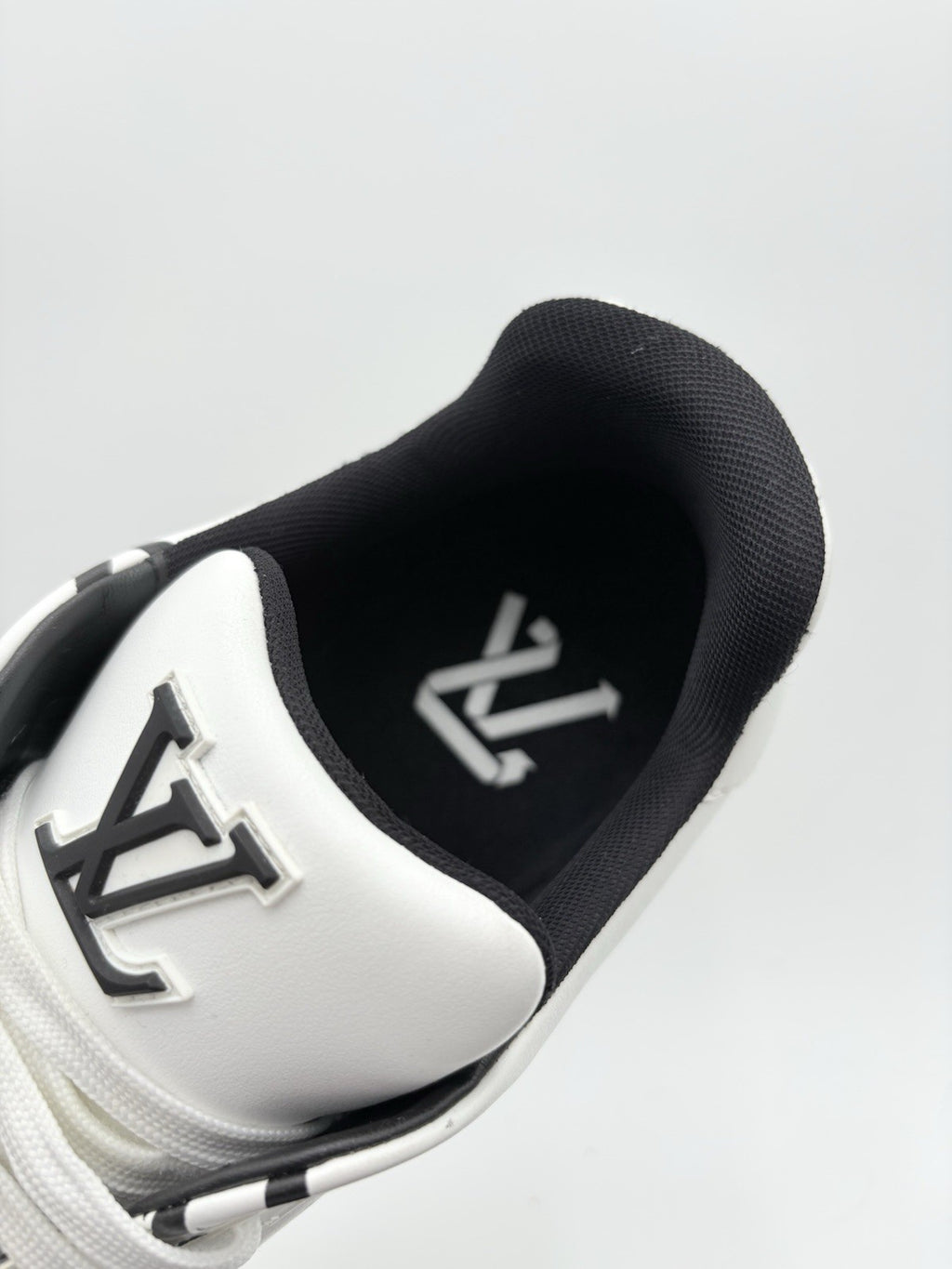 Size 10 LV (11-11.5 US) Louis Vuitton Trainer ' White Black Recycled ' | CLEAN!