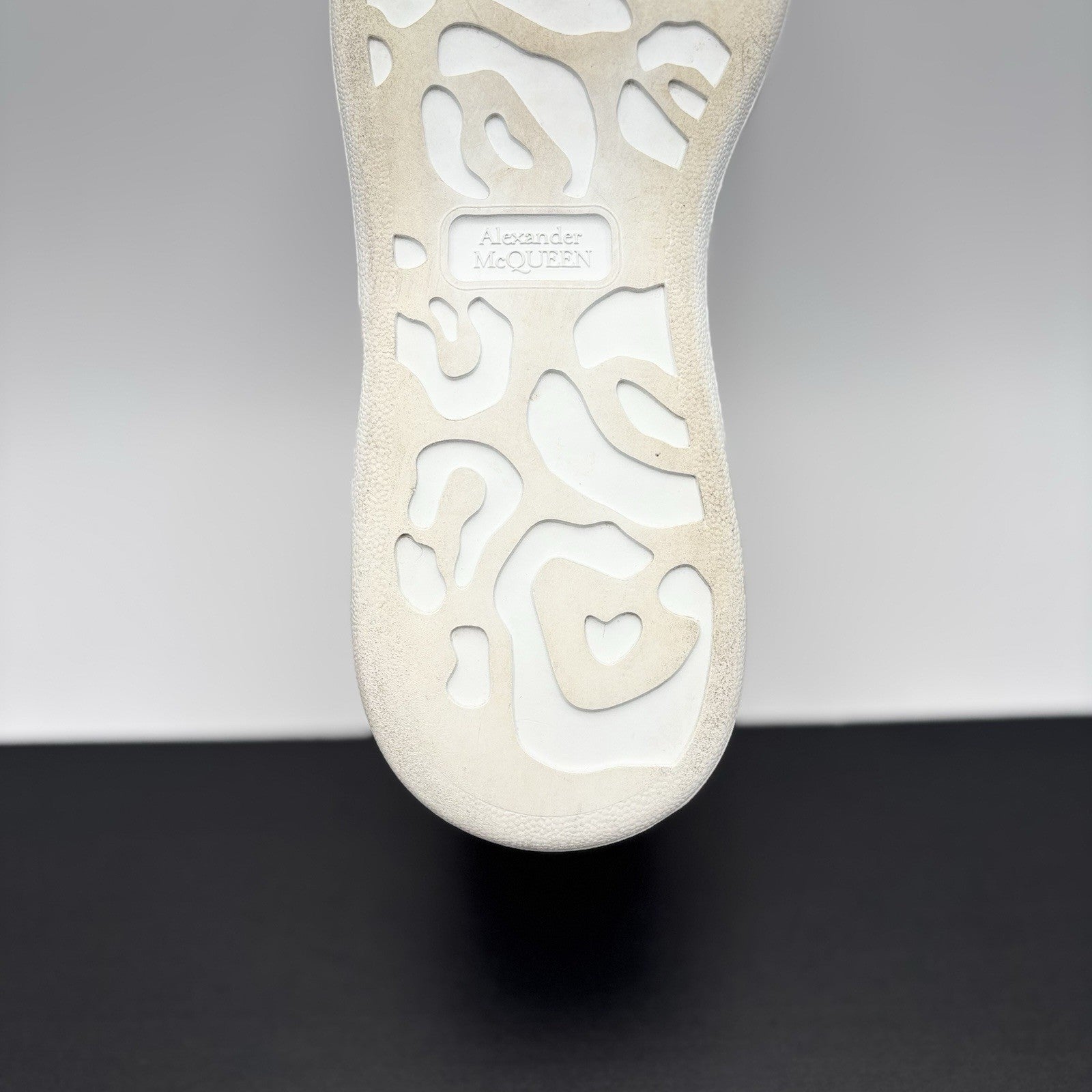 Size 41 (8 US) - Alexander McQueen ‘ White, Red ‘ | GREAT!