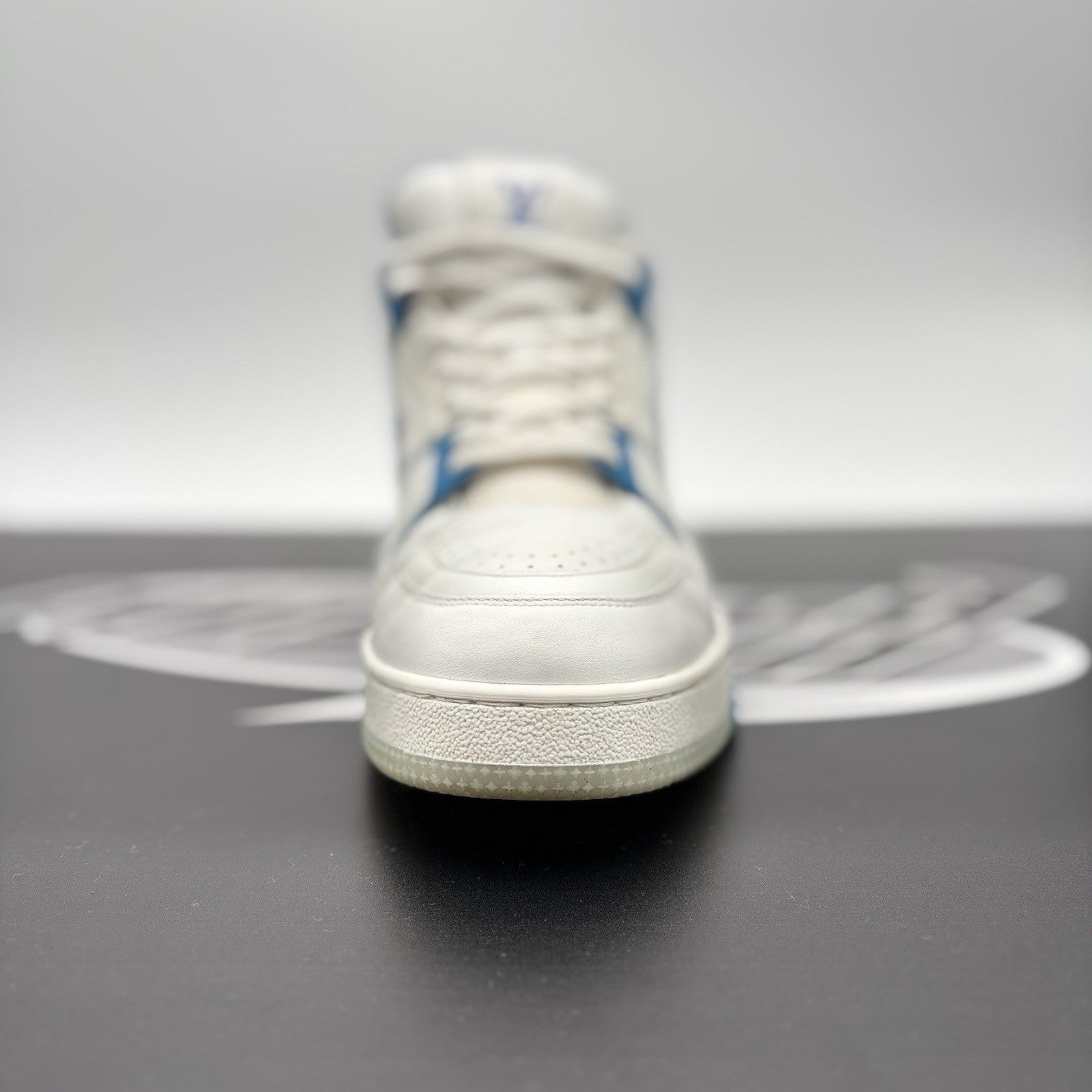 Size 8.5 LV (9.5-10 US) - Louis Vuitton Trainer Mid ‘ White, Blue ’ | GREAT!