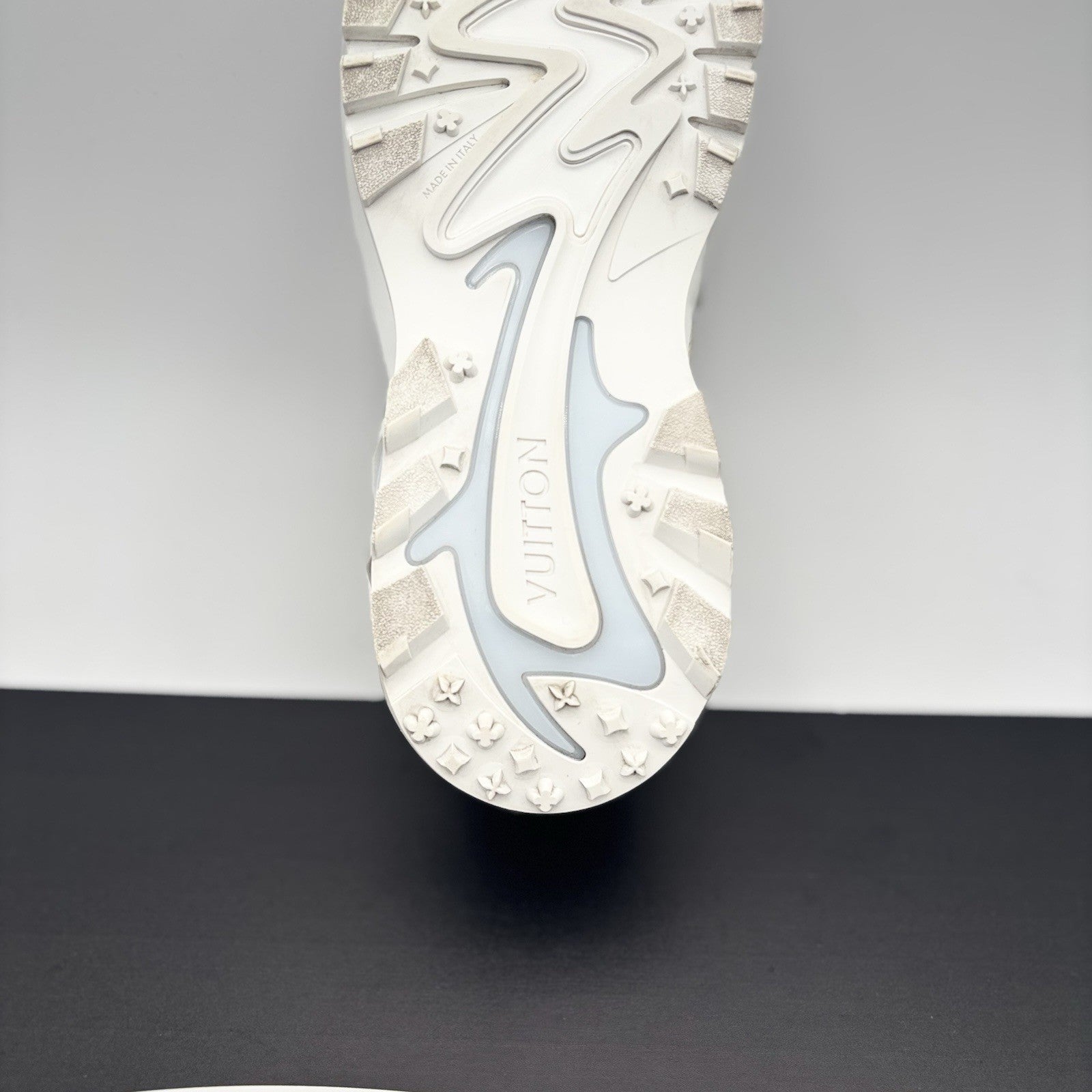 Size 7 LV (8-8.5 US) Louis Vuitton LV Runner Tactic ' White ' | GREAT!