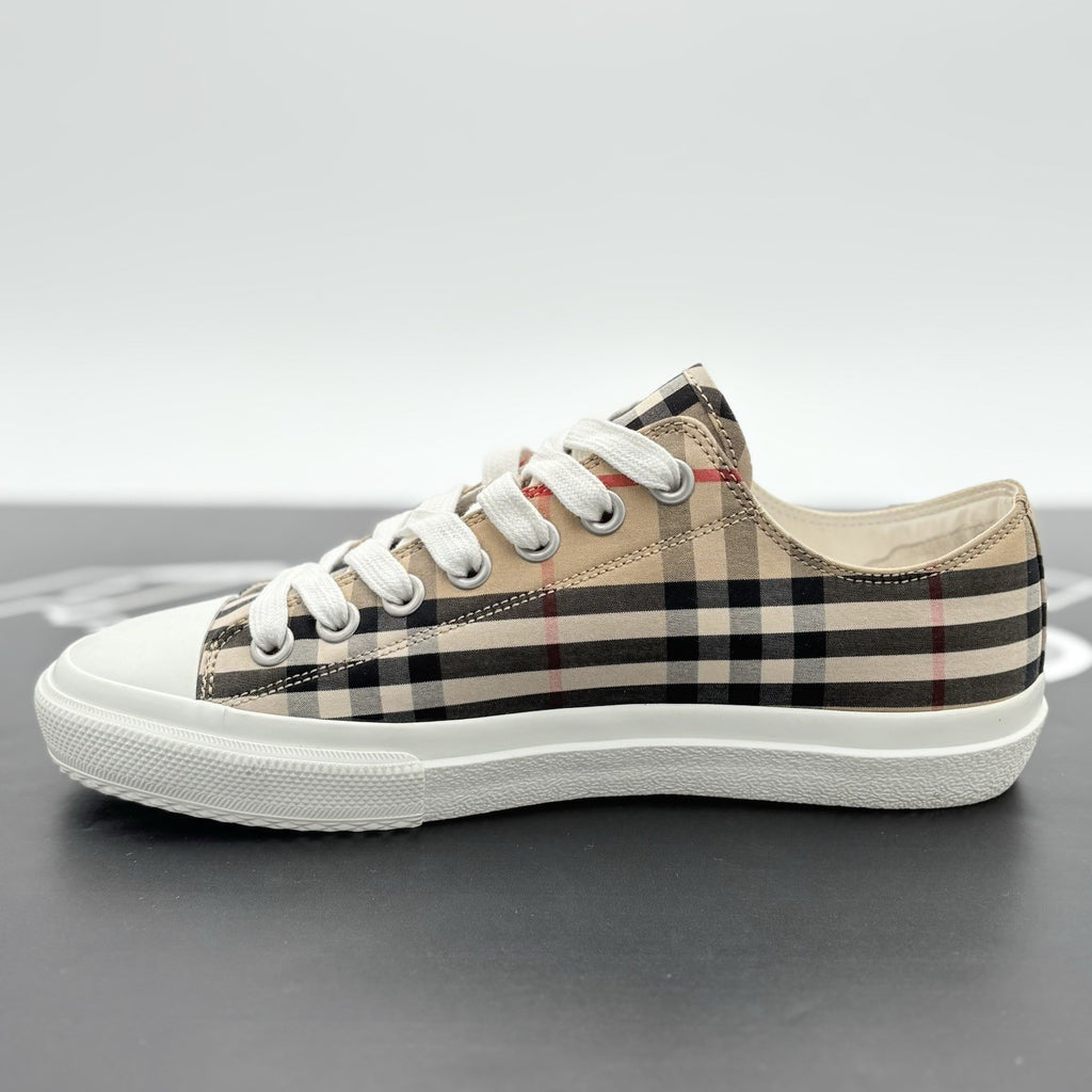 Size 40 (7 US) Burberry Logo Print Sneaker ' Vintage Check ' | GREAT CONDITION!