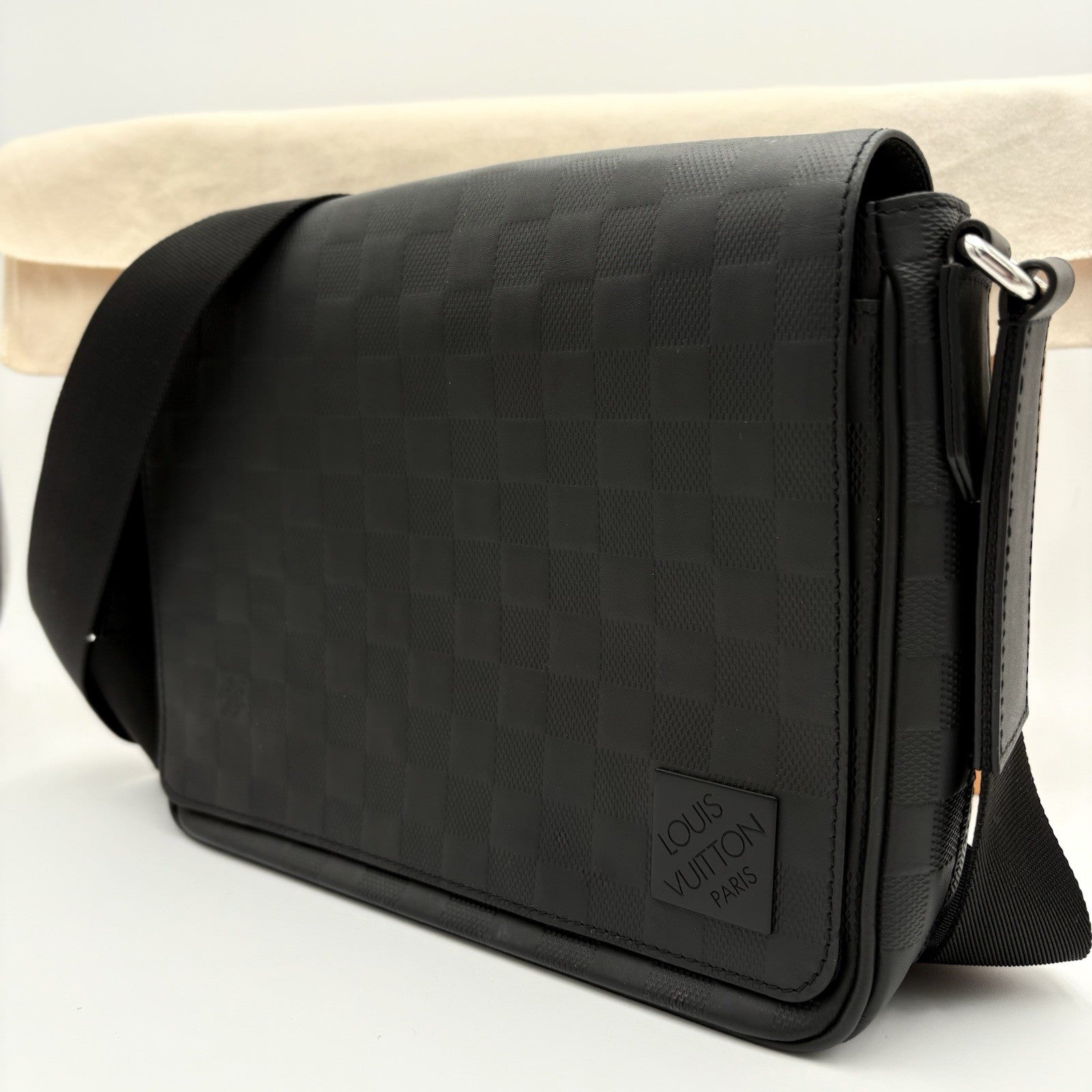 Louis Vuitton District PM Infini Messenger Bag ' Black ' | PRISTINE CONDITION!