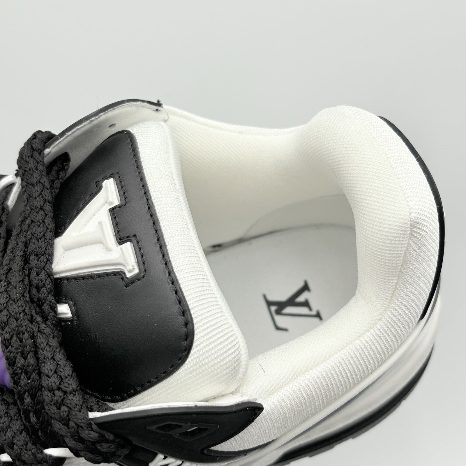 Size 9 LV (10-10.5 US) - Louis Vuitton Maxi ' Black White ' | EXCELLENT!