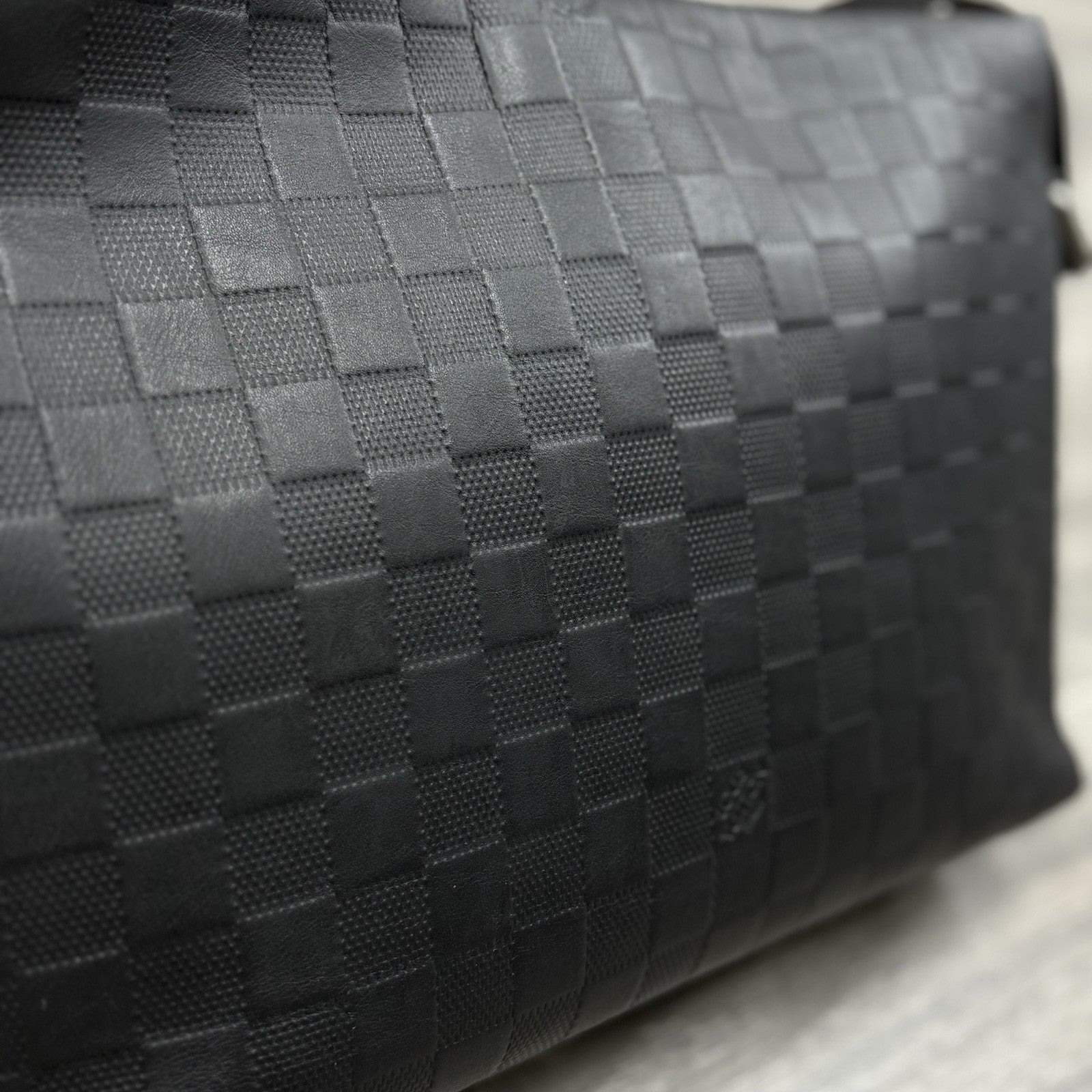 Louis Vuitton Damier Infini Discovery Messenger Bag MM Onyx ' Black ' | CLEAN!
