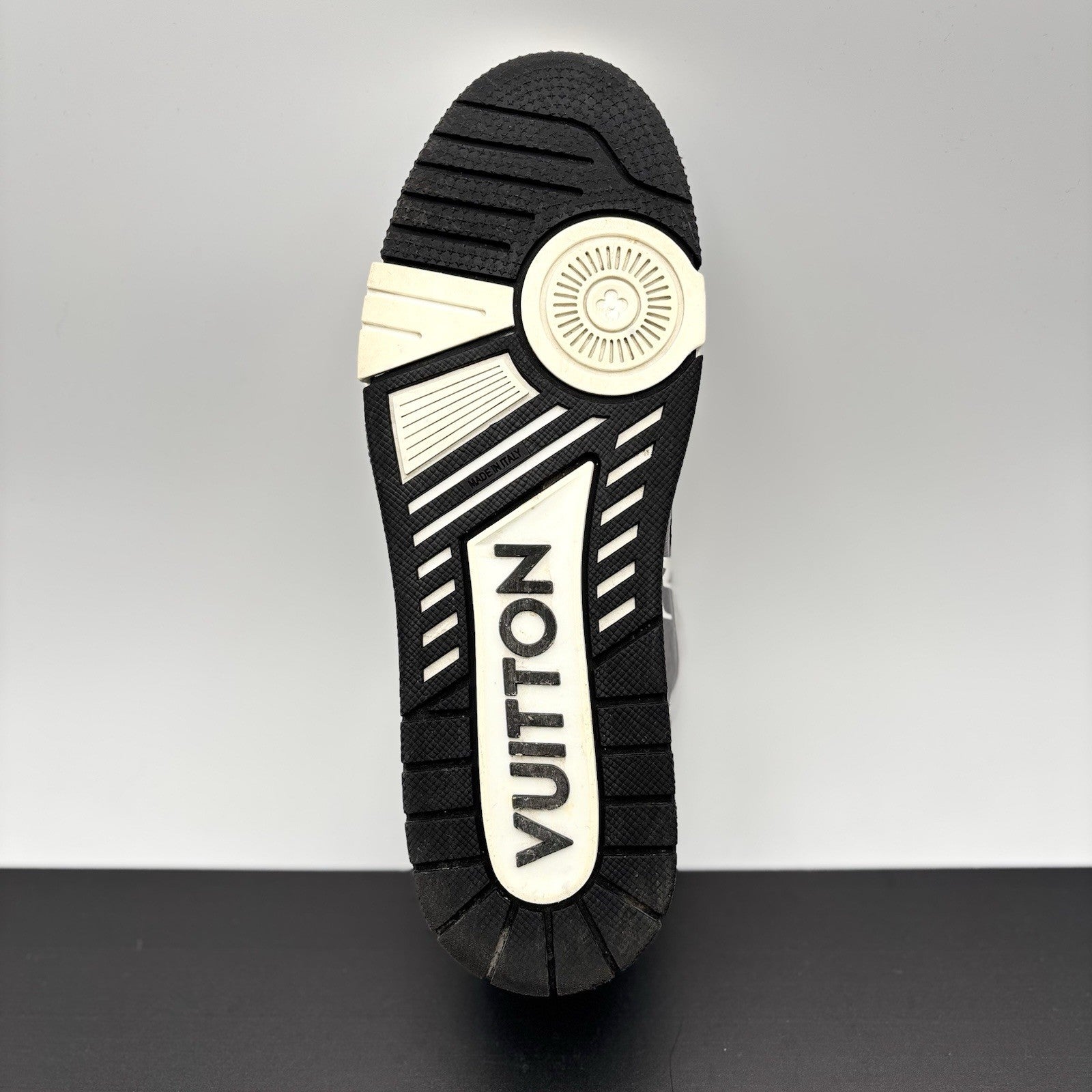 Size 8 LV (9-9.5 US) - Louis Vuitton Trainer #54 ' Graphic Print ' | GOOD COND!