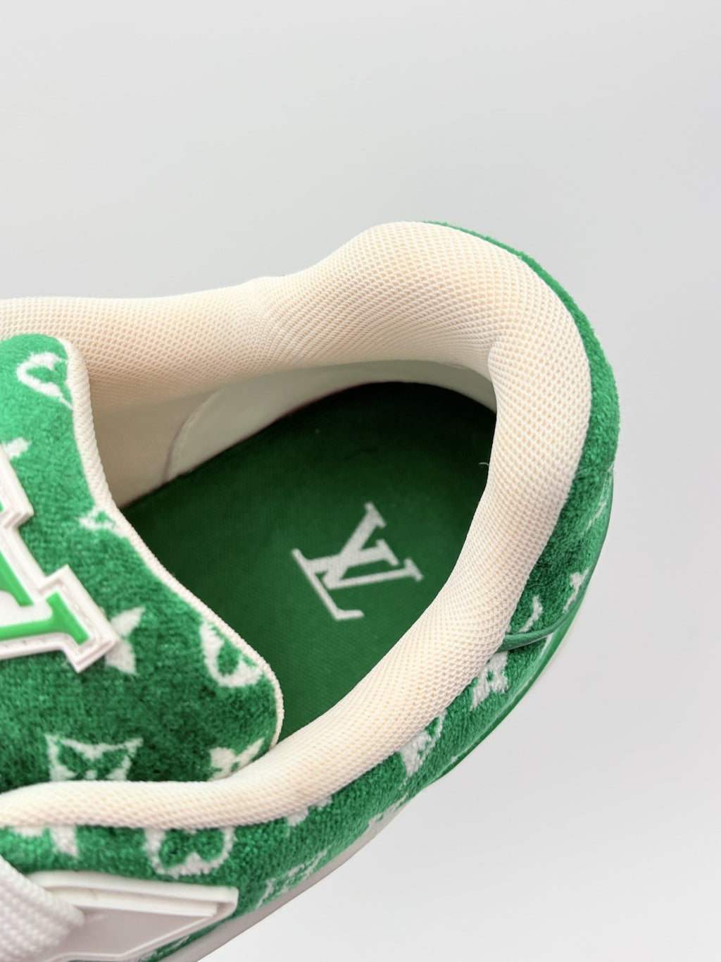 Size 8.5 LV (9.5-10 US) Louis Vuitton Trainer ' Green White Monogram ' | GREAT!