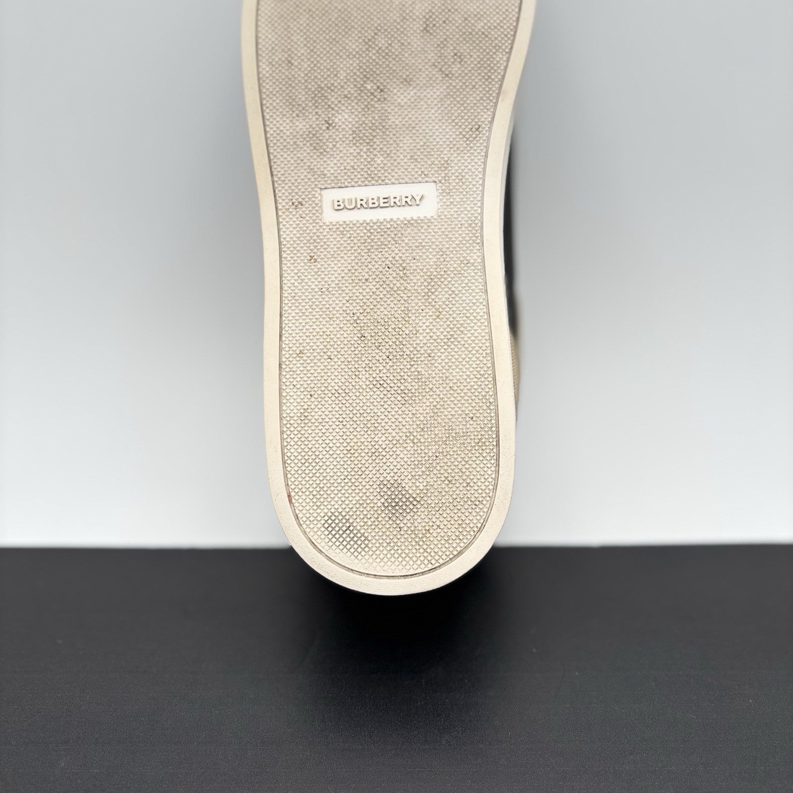 Size 42 (9 US) Burberry House Check ' Black Archive Beige White ' | GREAT COND!