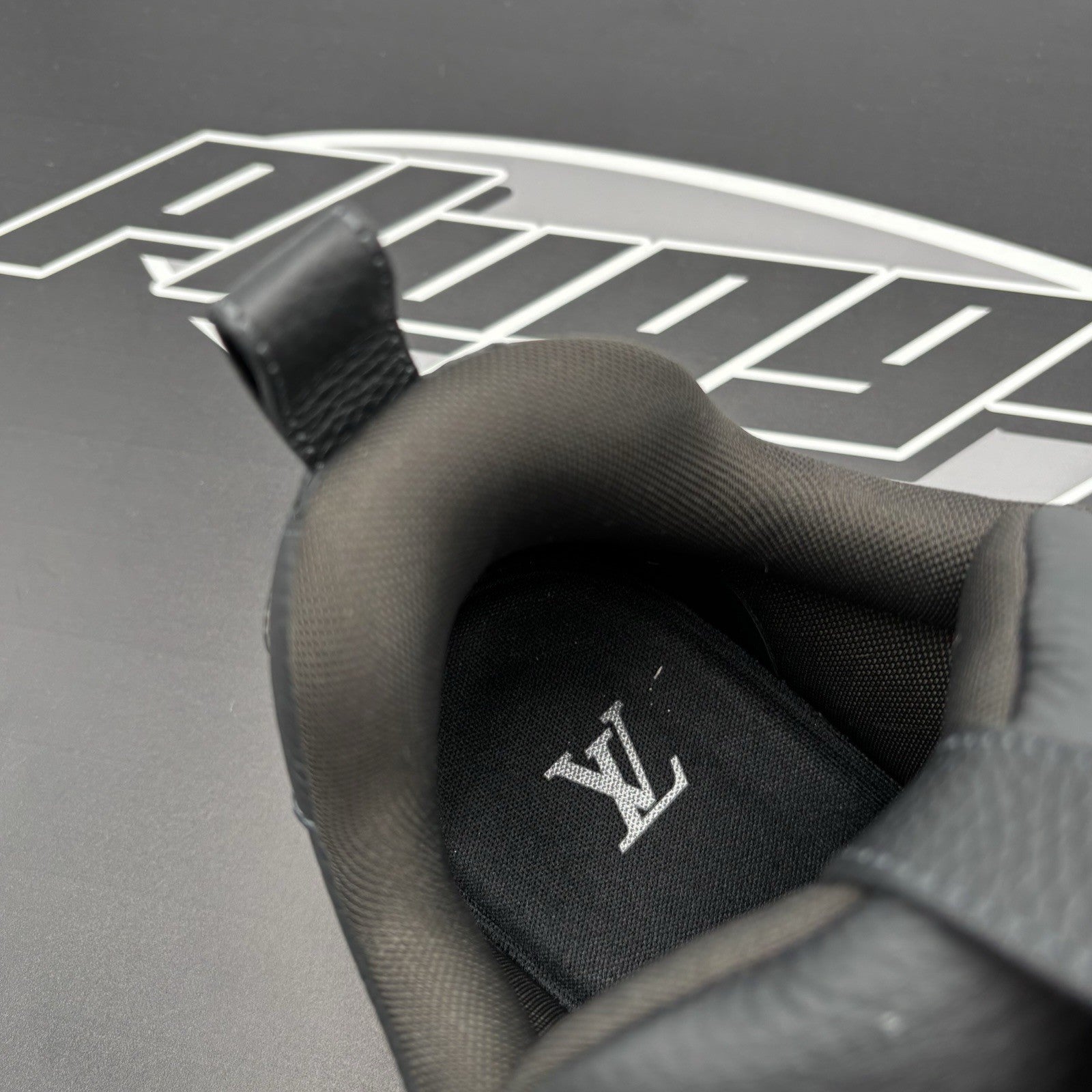 Size 8 LV (9-9.5 US) Louis Vuitton Skate ' Black ' | EXCELLENT CONDITION
