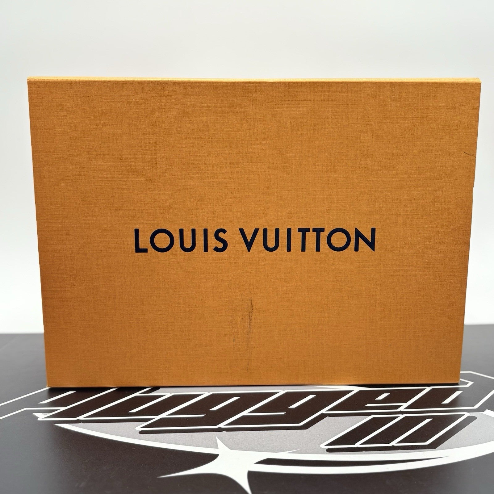 Size 8.5 LV (9.5-10 US) Louis Vuitton LV Trainer ' Green Grey ' | SUPER CLEAN!