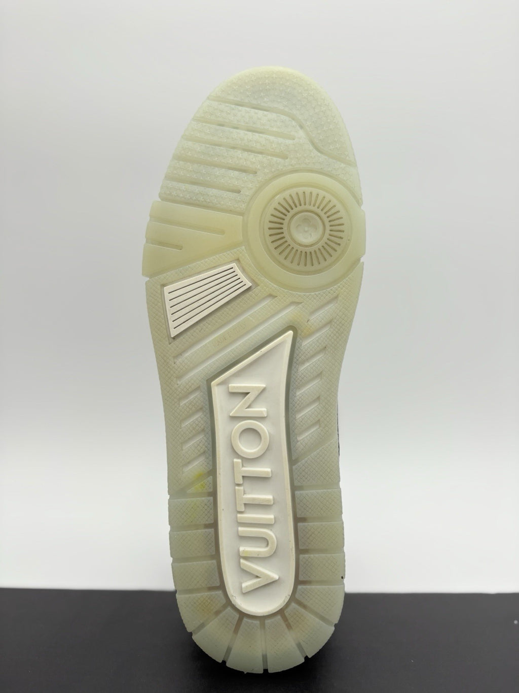 Size 8 LV (US 9-9.5) Louis Vuitton Trainer ' Black ' | SUPER CLEAN!