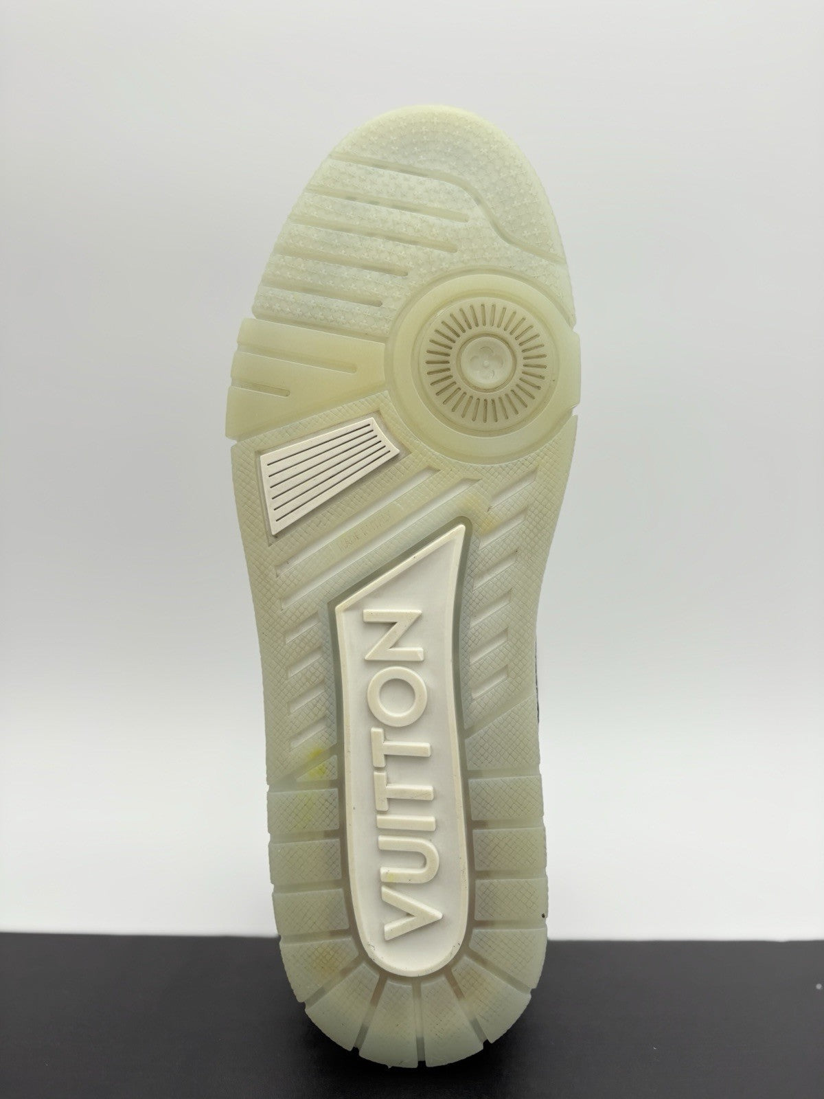 Size 8 LV (US 9-9.5) Louis Vuitton Trainer ' Black ' | SUPER CLEAN!