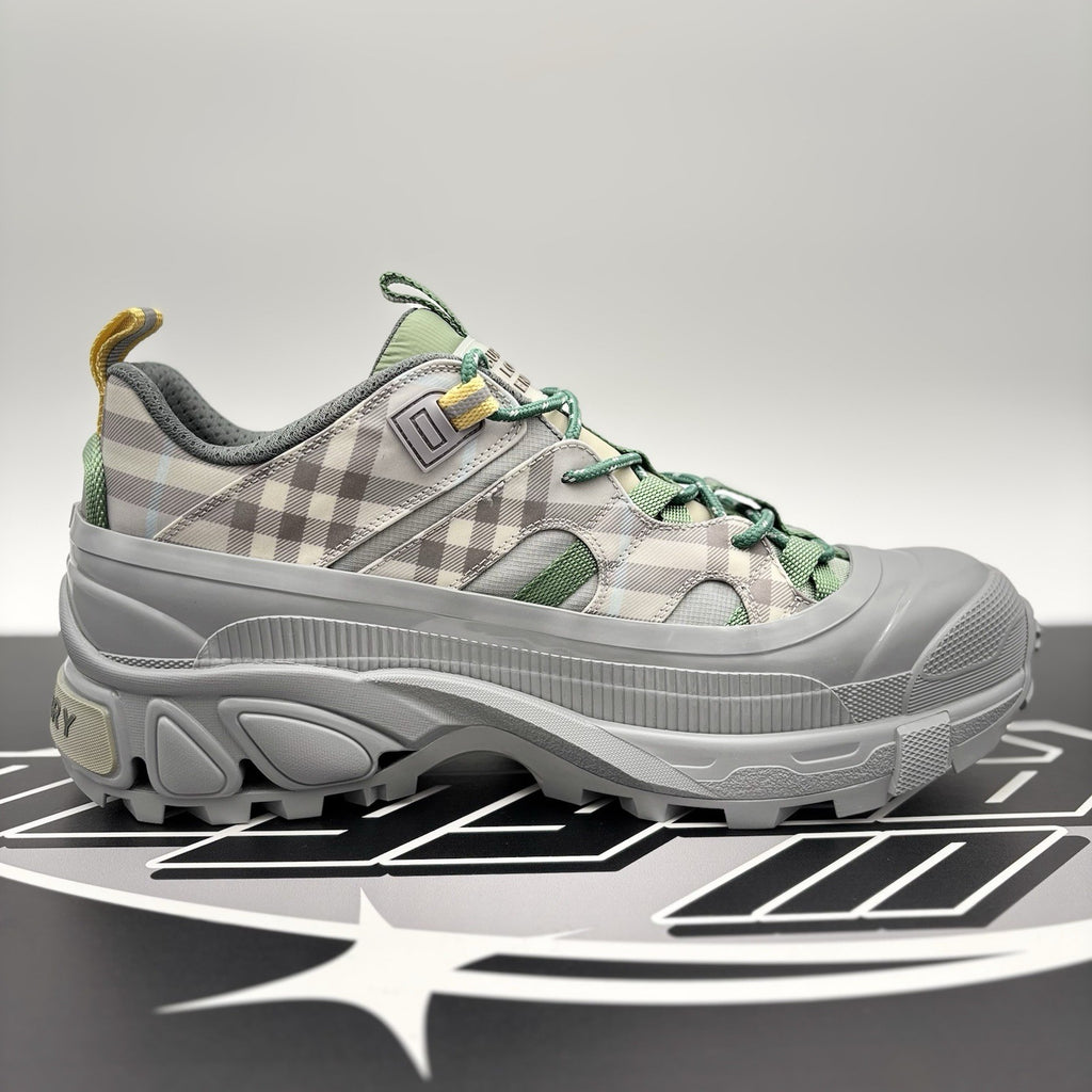 Size 44.5 (11.5 US) Burberry Arthur ' Grey, Plaid ' | NEW!