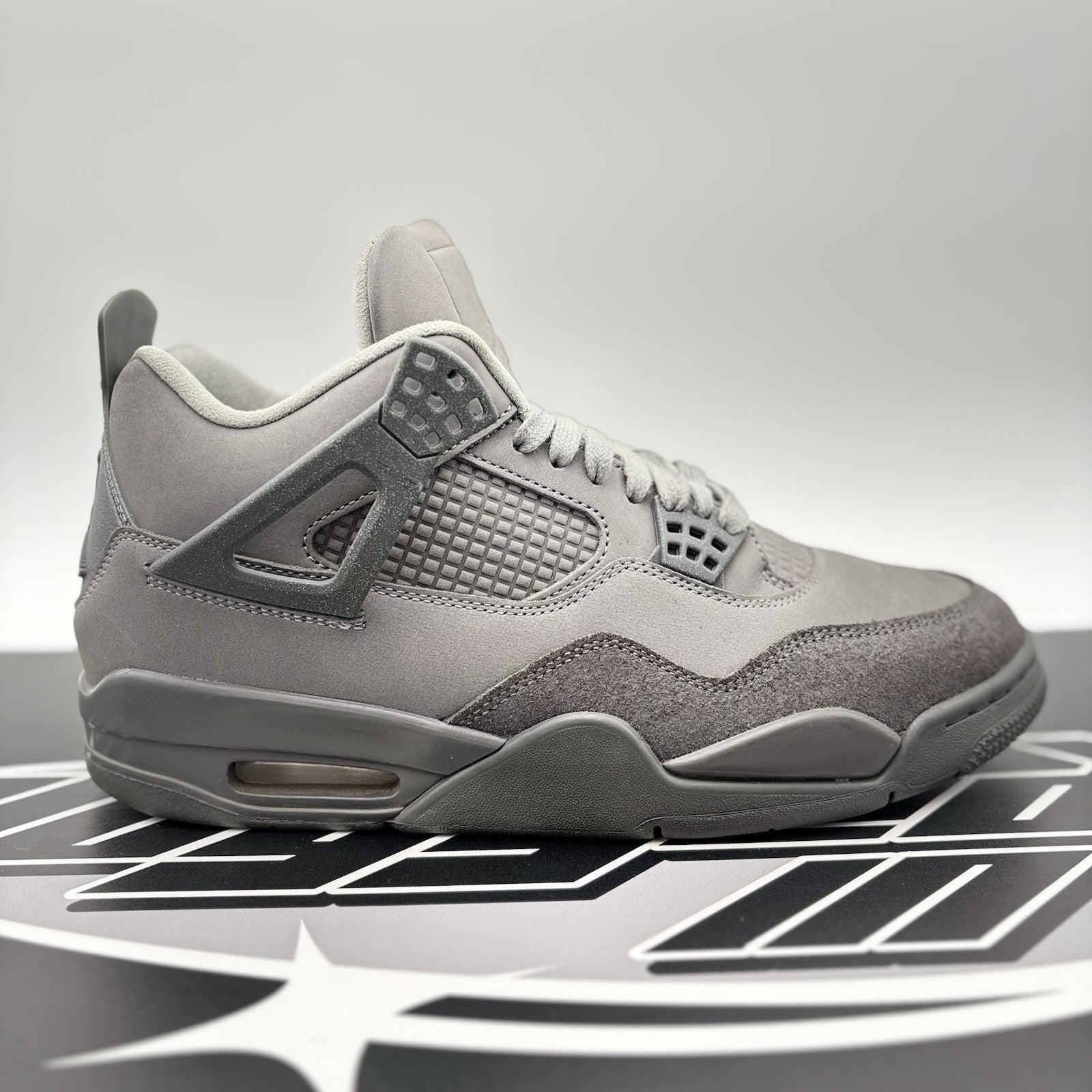Size 9.5 - Air Jordan 4 Retro SE ' Wet Cement ' | SUPER CLEAN!