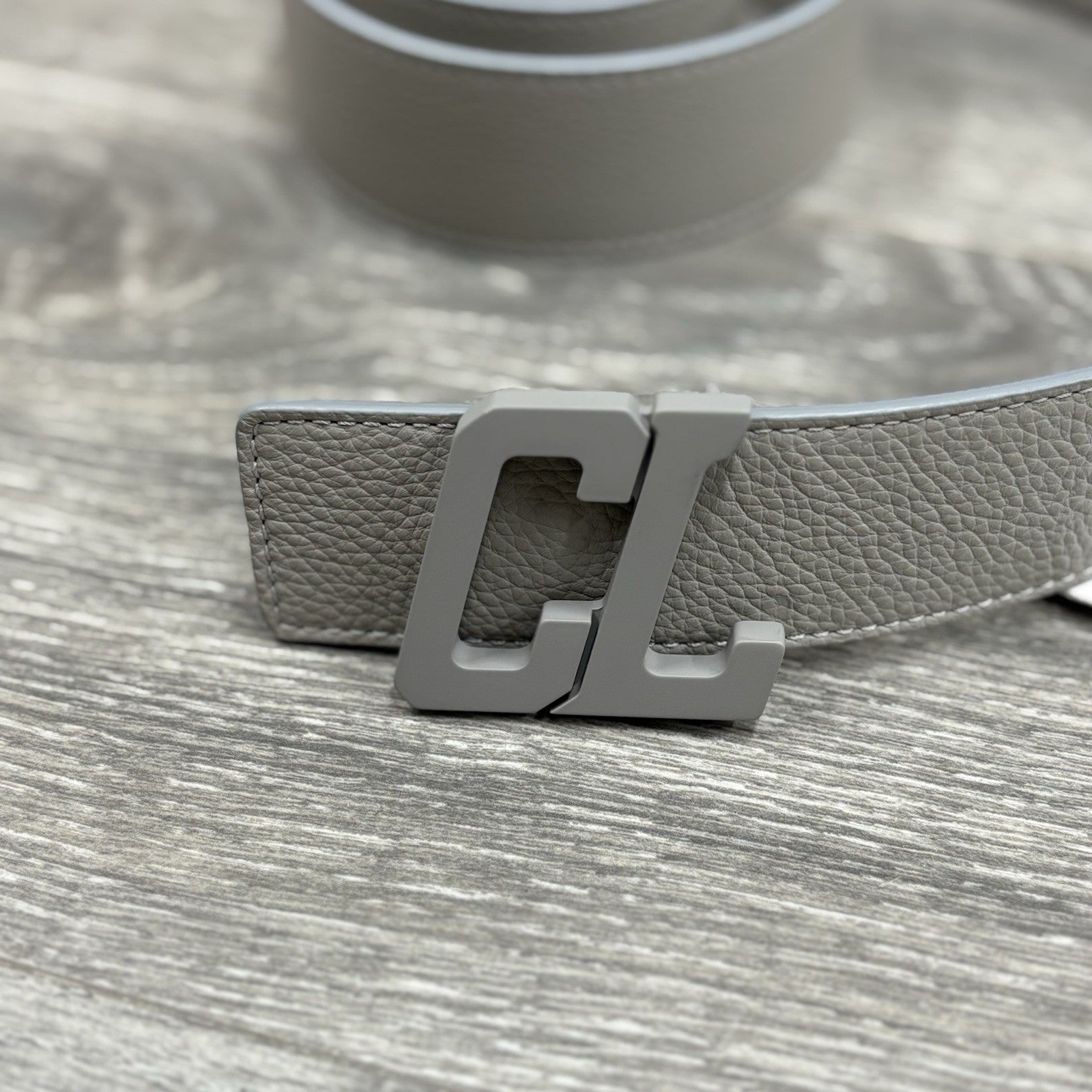 Size 85/34 - Christian Louboutin Happy Rui CL Logo Belt Grey Leather | NEW!