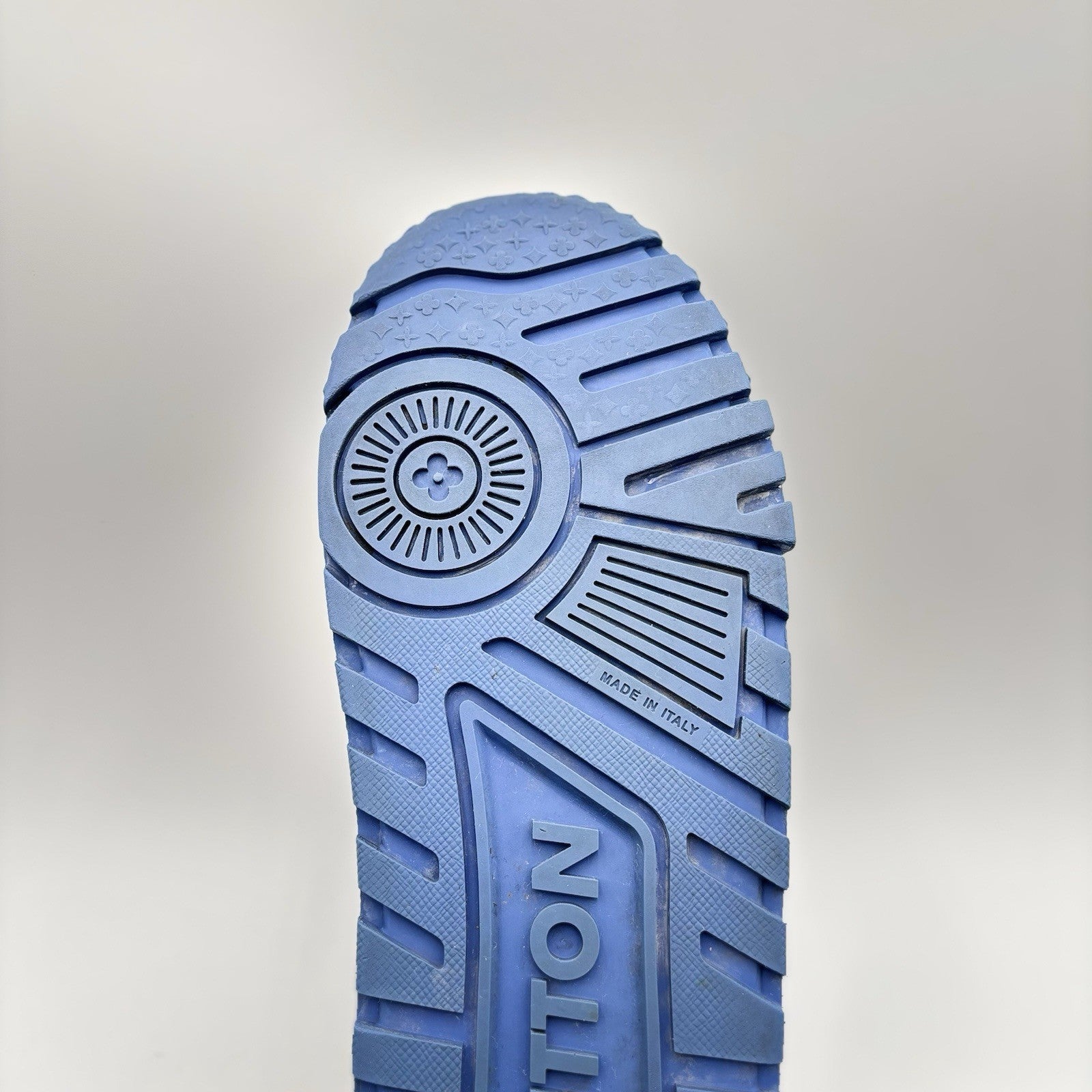 Size 10.5 LV (11.5-12 US) - Louis Vuitton Maxi ' Blue White '