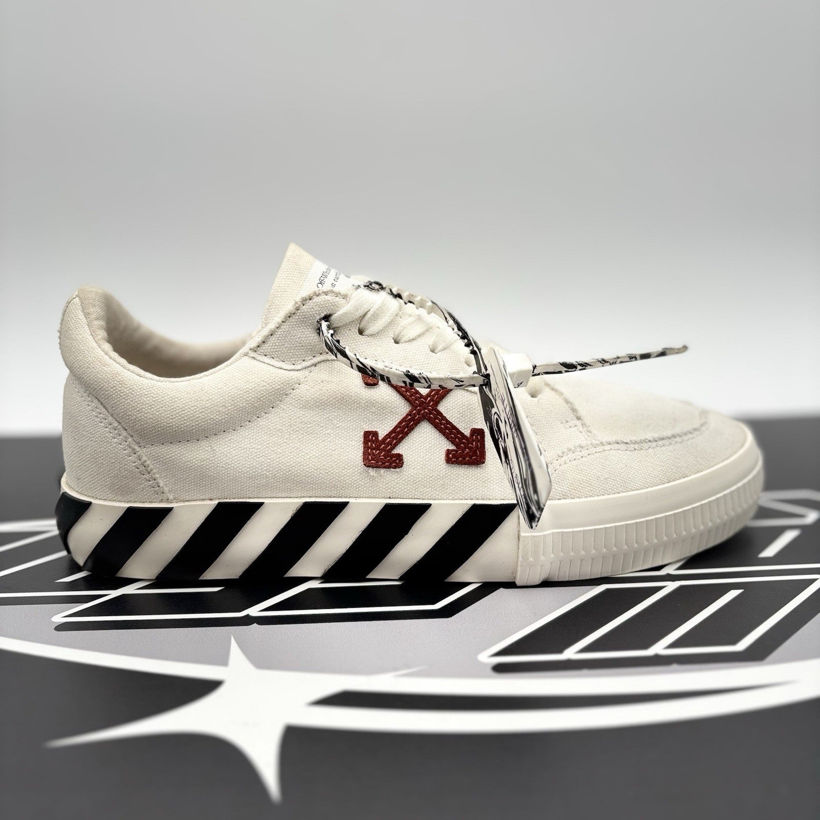Size 40 (7 US) - Off-White Vulc Sneaker ' White ' | GOOD CONDITION!