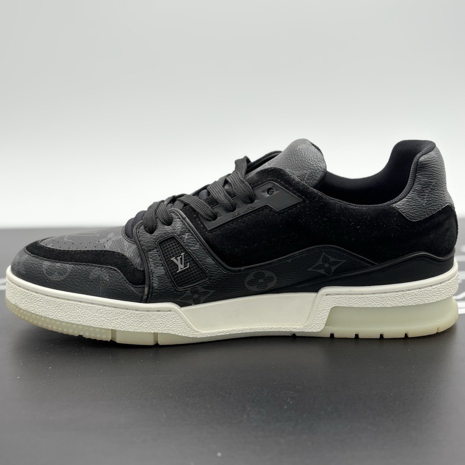 Size 7.5 LV (8.5-9 US) - Louis Vuitton Trainer ' Black Monogram ' | GREAT COND!