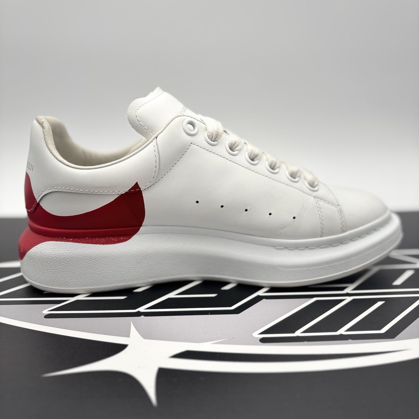 Size 41 (8 US) - Alexander McQueen ‘ White, Red ‘ | GREAT!