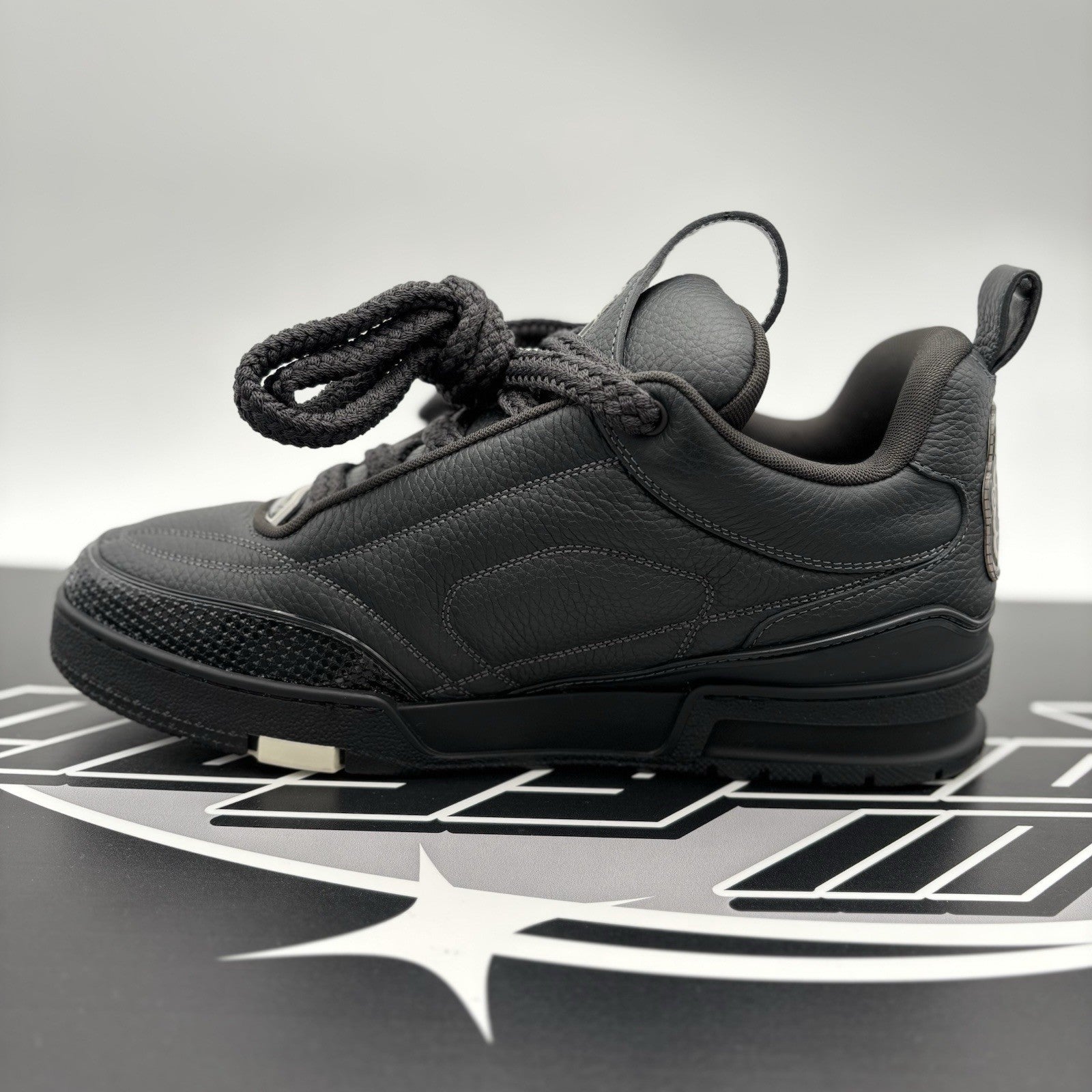 Size 8 LV (9-9.5 US) Louis Vuitton Skate ' Black ' | EXCELLENT CONDITION
