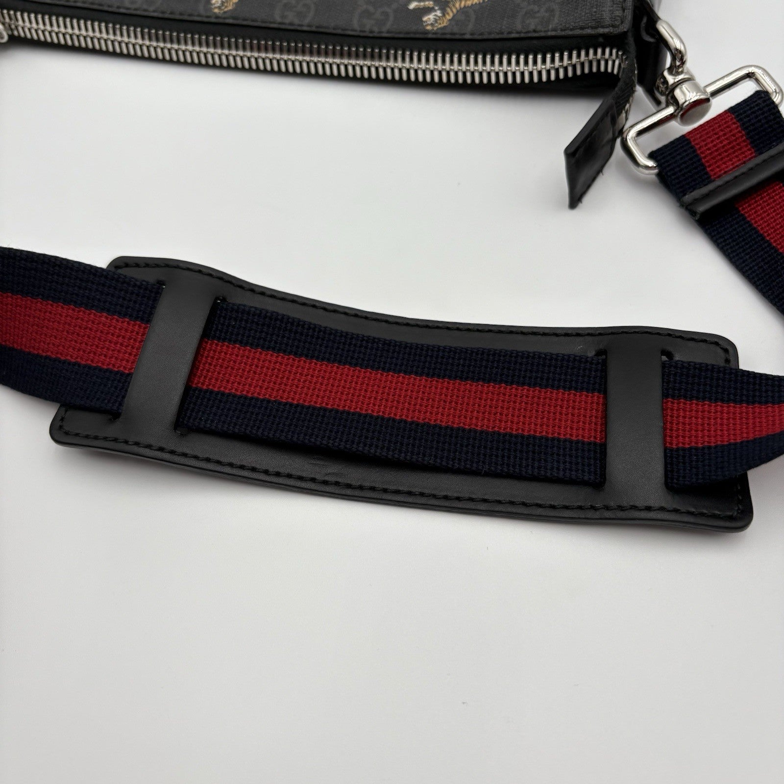 Gucci Bestiary GG Supreme Tigers Messenger Bag ' Black Grey ' | SUPER CLEAN!