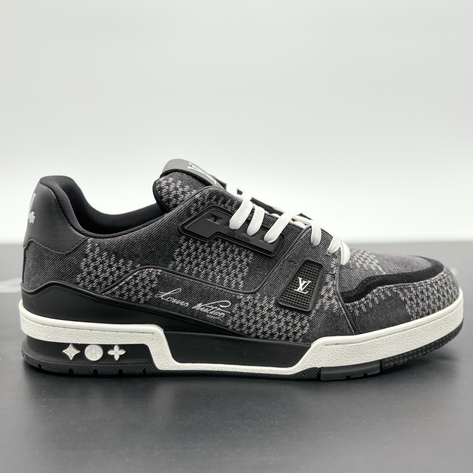 Size 9.5 LV (10.5-11 US) Louis Vuitton Trainer ' Black White ' | GREAT CONDITION
