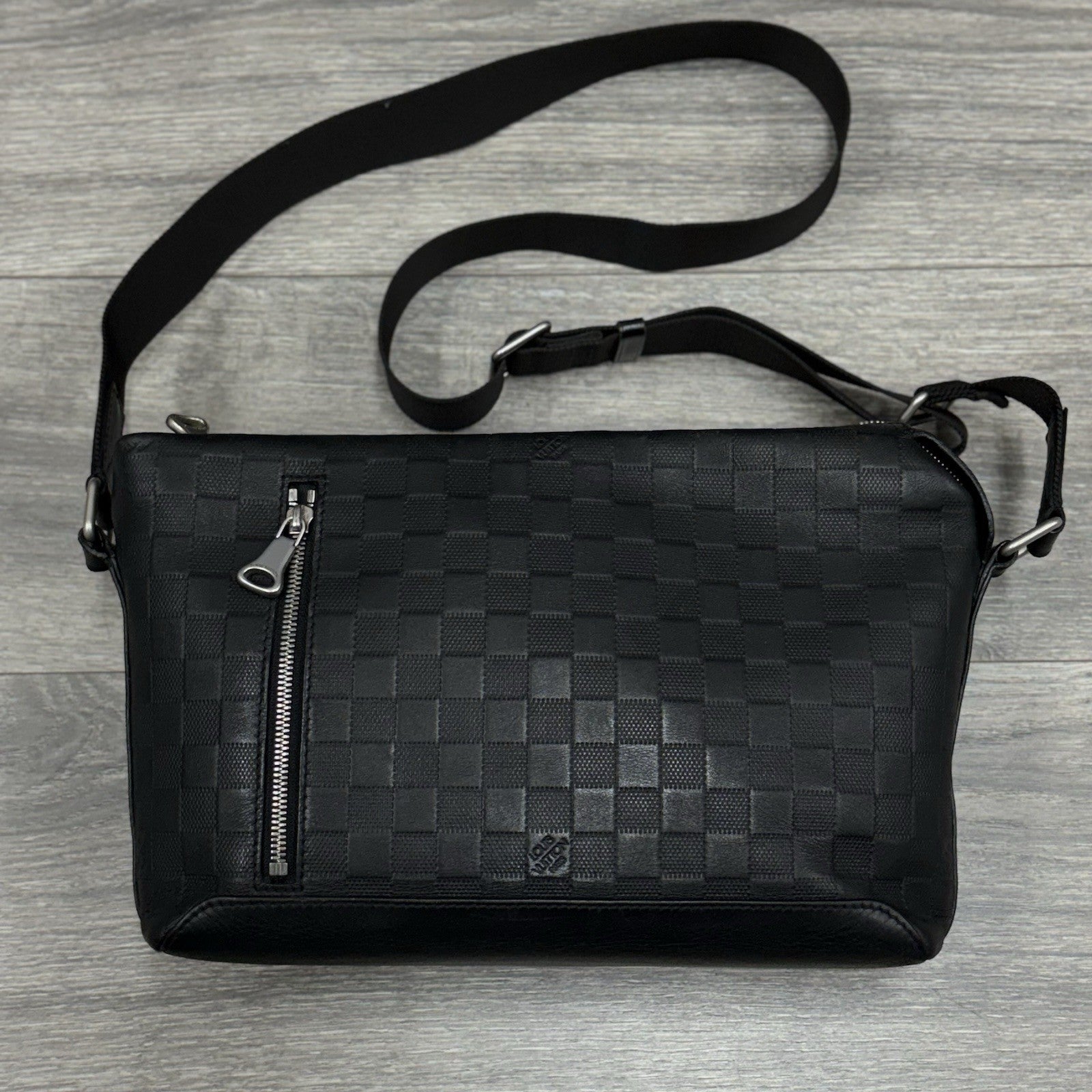 Louis Vuitton Damier Infini Discovery Messenger Bag MM Onyx ' Black ' | CLEAN!