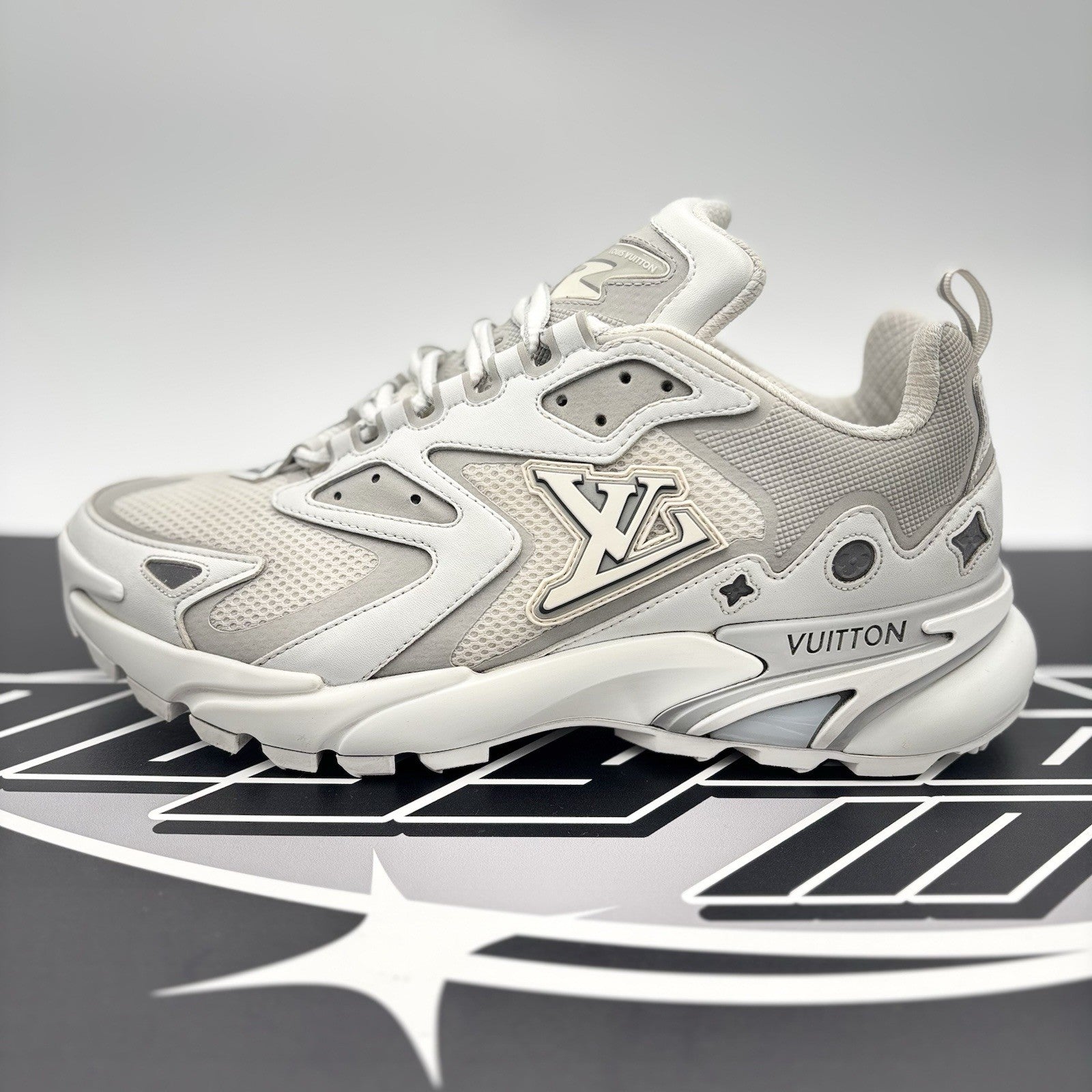 Size 7 LV (8-8.5 US) Louis Vuitton LV Runner Tactic ' White ' | GREAT!