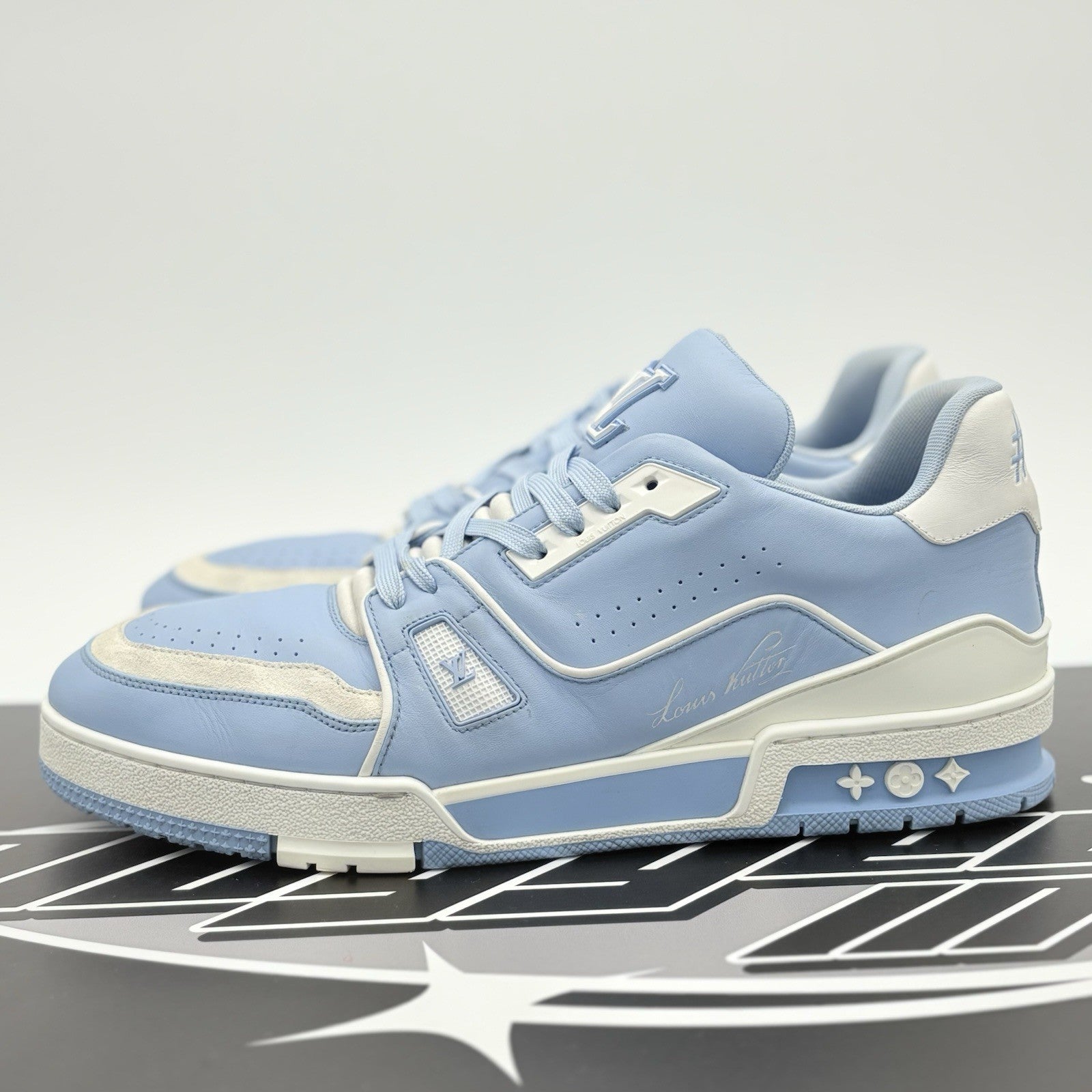 Size 9 LV (10-10.5 US ) Louis Vuitton Trainer ' White Light Blue ' | GREAT COND!