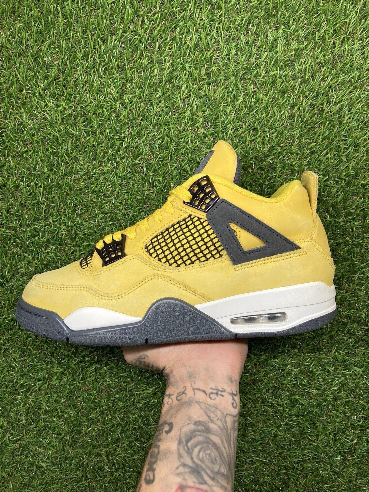 Size 8.5 - Nike Air Jordan 4 Retro ' Lightning ' | GREAT CONDITION!