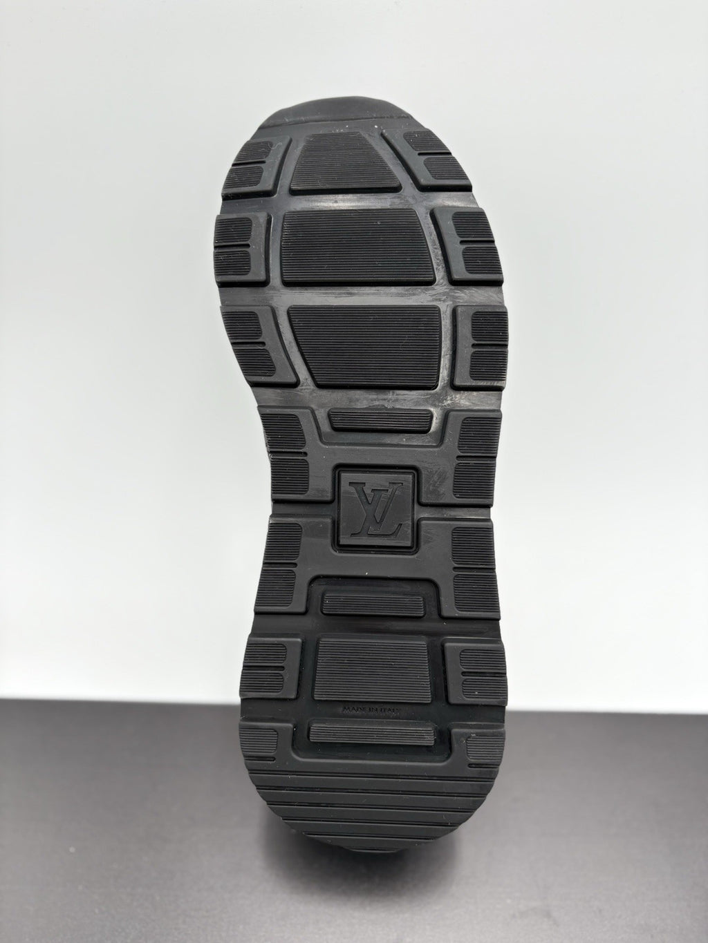 Size 8 LV (9-9.5 US) Louis Vuitton Run Away Low ' Black ' | EXCELLENT CONDITION!