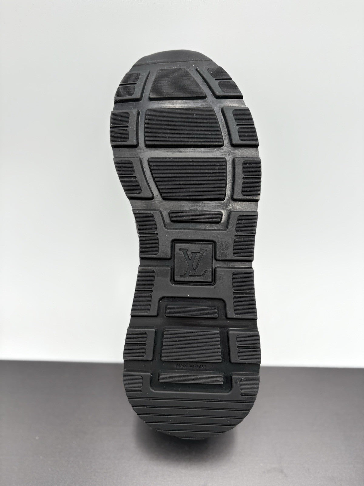Size 8 LV (9-9.5 US) Louis Vuitton Run Away Low ' Black ' | EXCELLENT CONDITION!