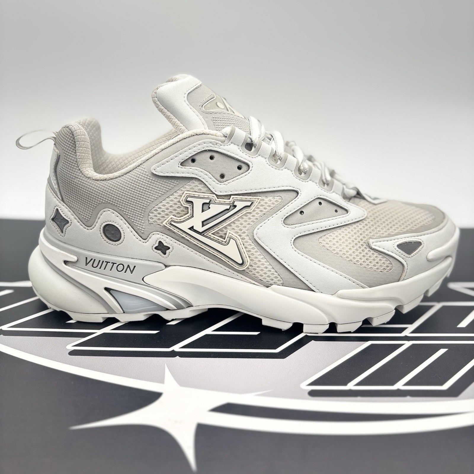Size 7 LV (8-8.5 US) Louis Vuitton LV Runner Tactic ' White ' | GREAT!